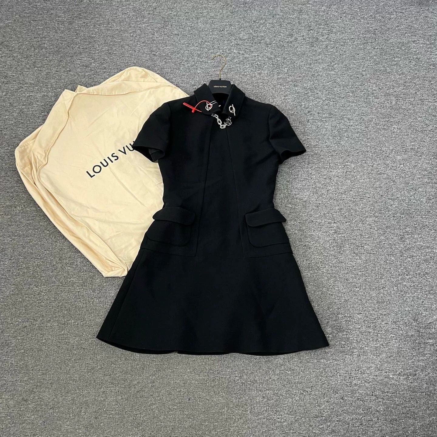 Louis Vuitton Louis Vuitton 25 New Chain Logo Dress Size XS / US 0-2 / IT 36-38 - 3 Thumbnail
