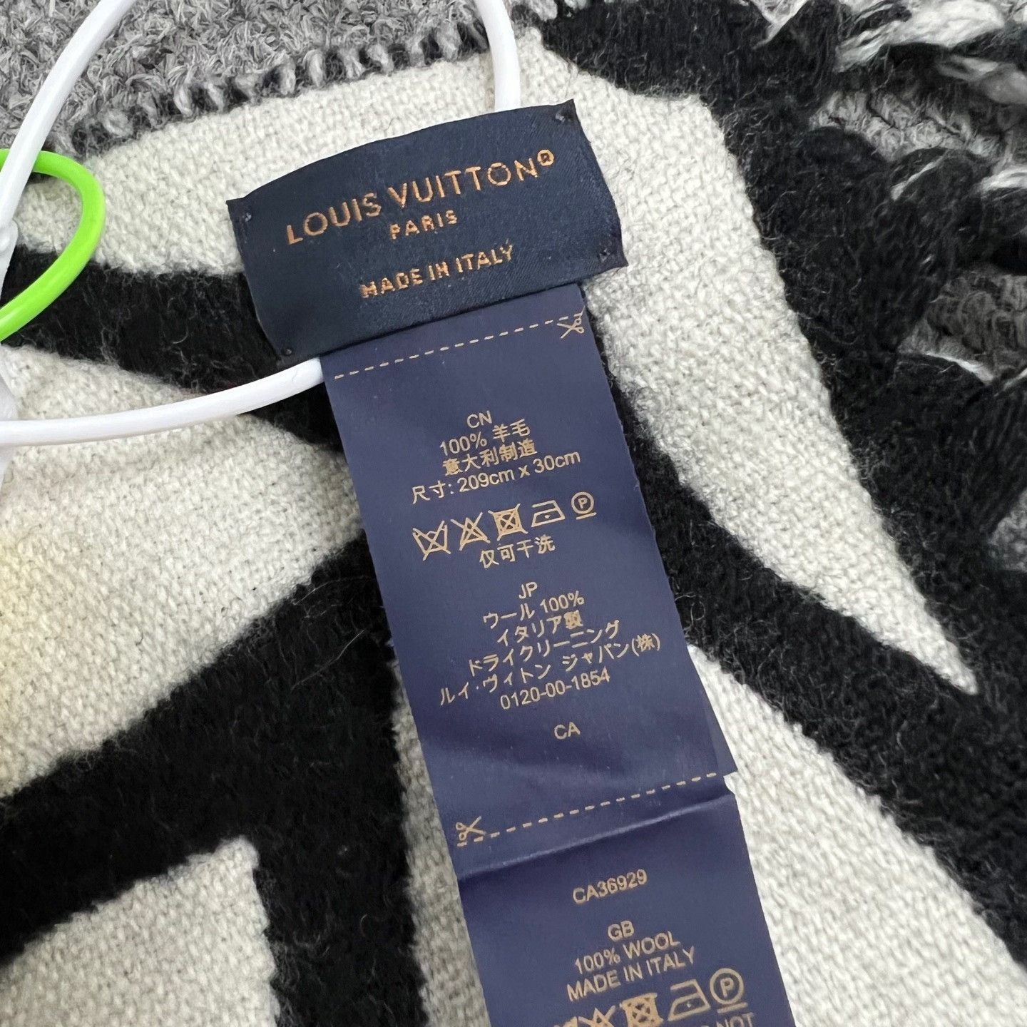 Louis Vuitton Louis Vuitton 2023 FW Monogram Fringe Scarf Size ONE SIZE - 4 Thumbnail