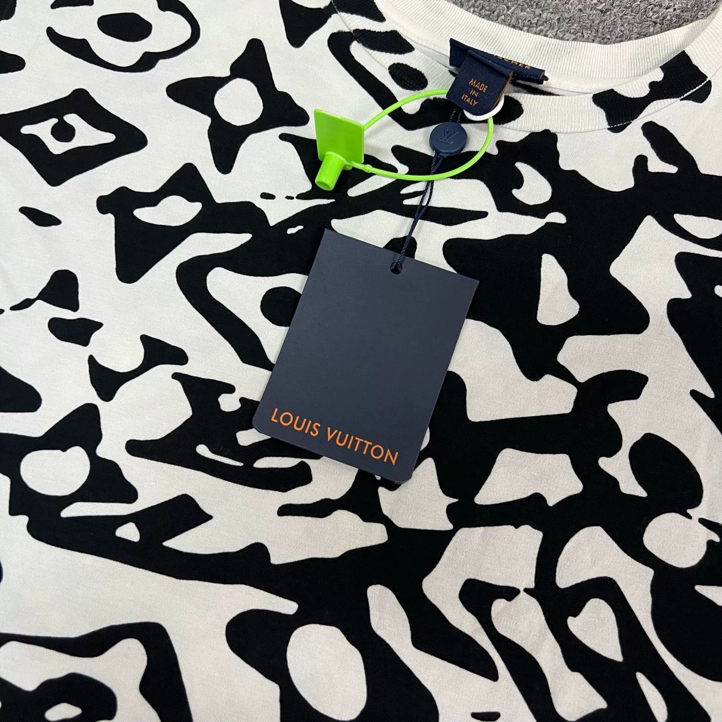 Louis Vuitton Louis Vuitton Black White Monogram T-Shirt Size US S / EU 44-46 / 1 - 4 Thumbnail