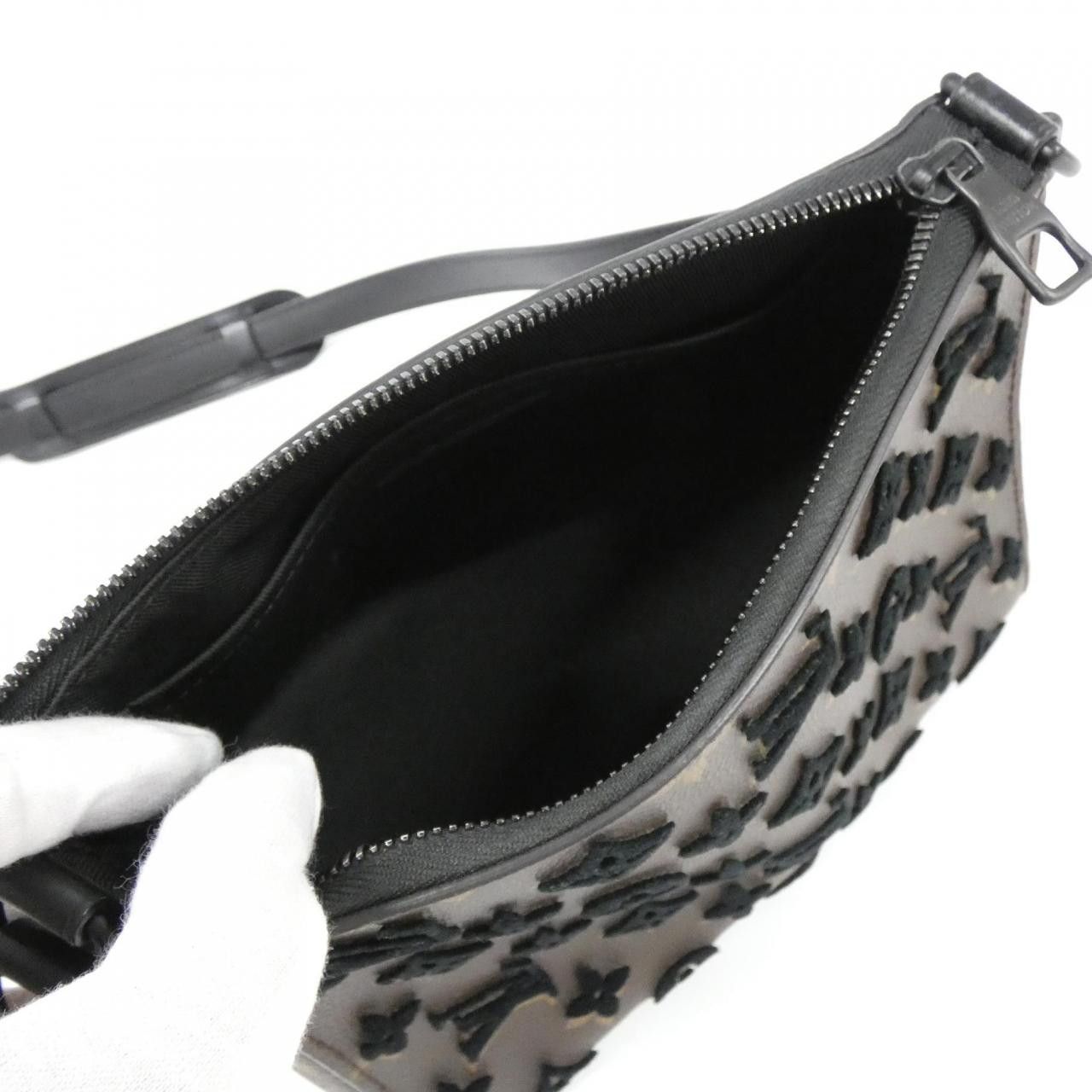 Louis Vuitton Louis Vuitton Louis Vuitton Monogram Tufftage Triangle Messenger Shoulder Bag Textile Shoulder Bag M45070 DUTY FREE for USA Size ONE SIZE - 9 Thumbnail
