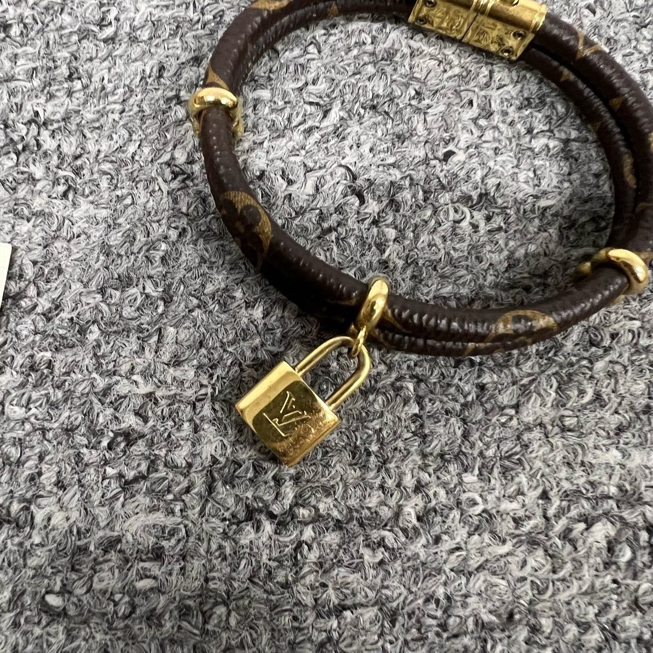 Louis Vuitton Louis Vuitton Monogram Lock Bracelet Size ONE SIZE - 3 Thumbnail