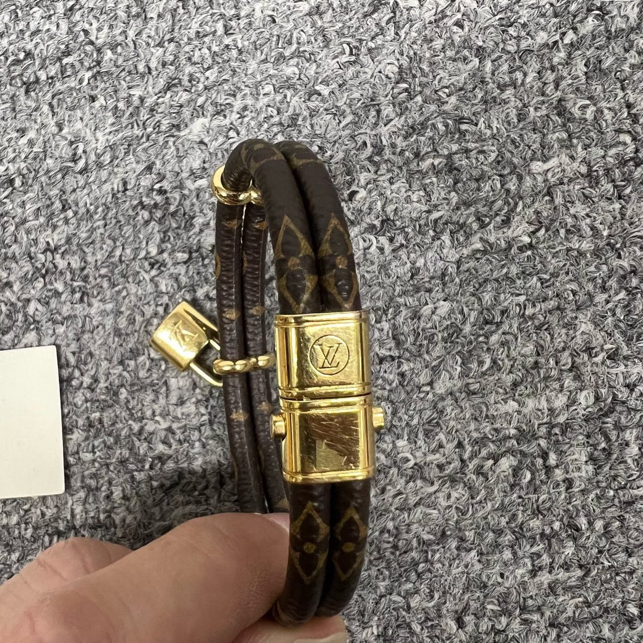 Louis Vuitton Louis Vuitton Monogram Lock Bracelet Size ONE SIZE - 4 Thumbnail