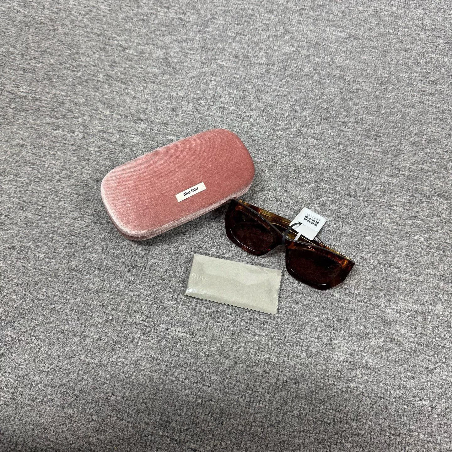 Miu Miu Miu Miu Amber Metal Logo Sunglasses Size ONE SIZE - 3 Thumbnail