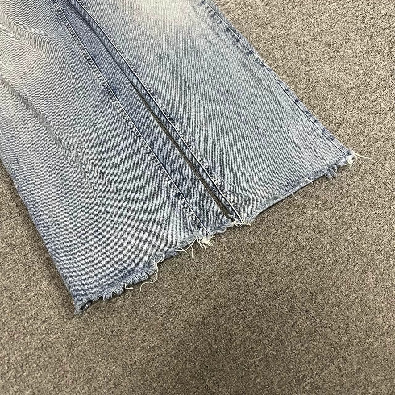 Miu Miu Miu Miu Logo Washed Distressed Wide-Leg Jeans Size 24" / US 00 / IT 34 - 3 Thumbnail