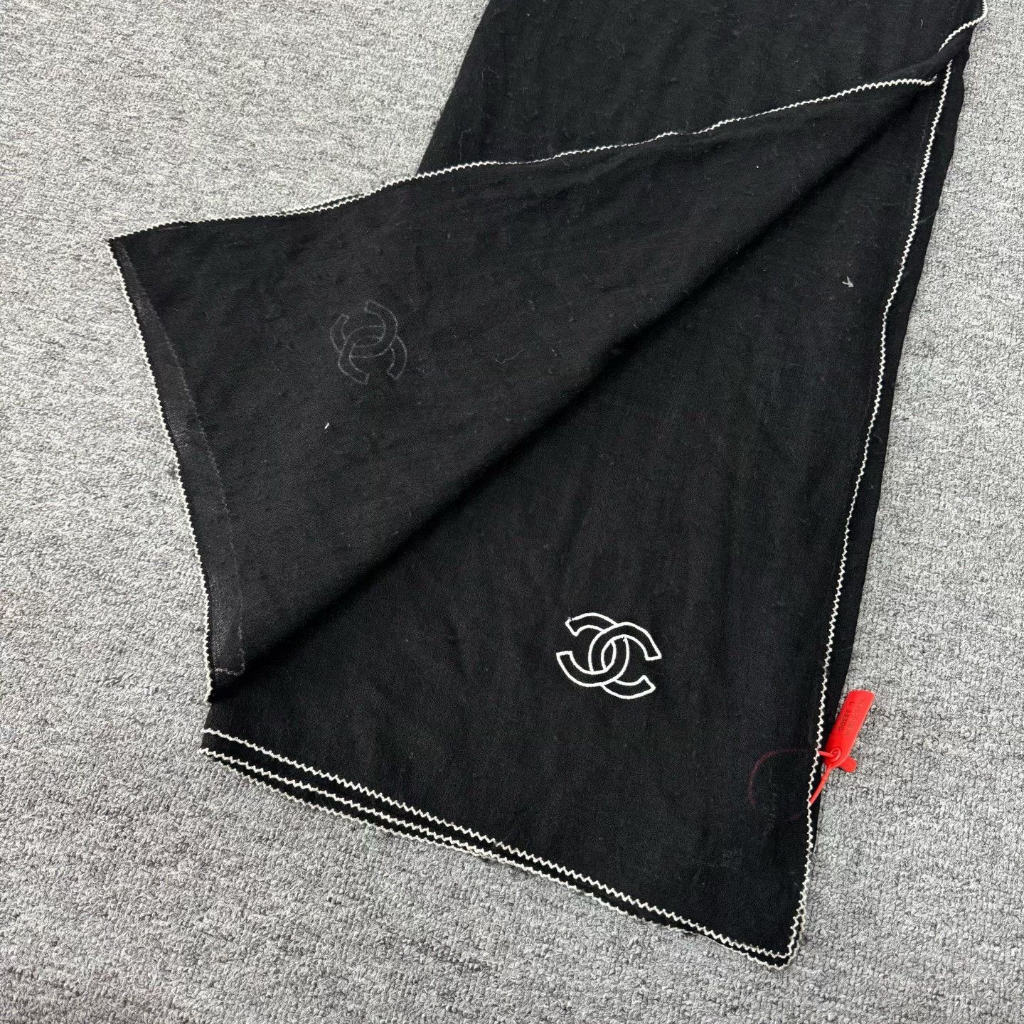 Chanel Chanel Cashmere Shawl Scarf Black Logo Size ONE SIZE - 5 Thumbnail