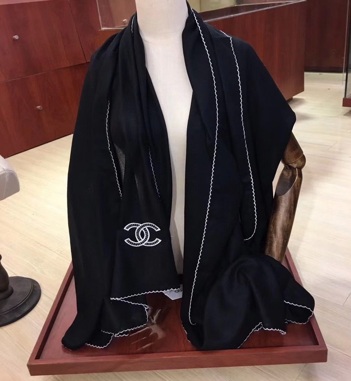 Chanel Chanel Cashmere Shawl Scarf Black Logo Size ONE SIZE - 2 Thumbnail