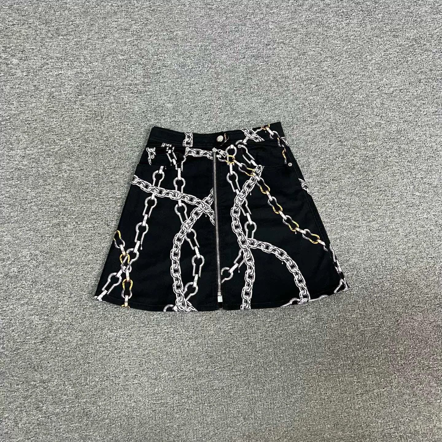 Louis Vuitton Louis Vuitton Chain Pattern Denim Skirt Size 26" / US 2 / IT 38 - 2 Thumbnail