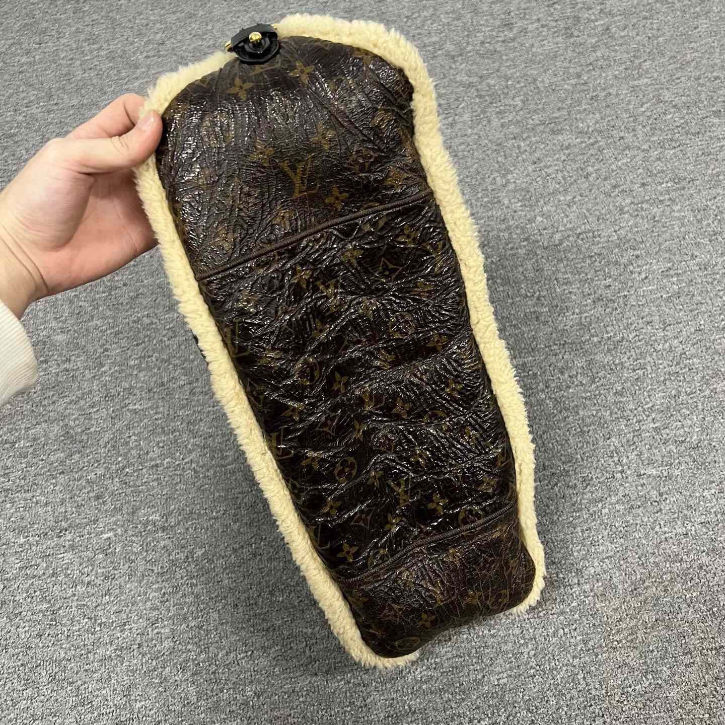 Louis Vuitton Louis Vuitton Lambskin Monogram Patent Tote Size ONE SIZE - 7 Thumbnail