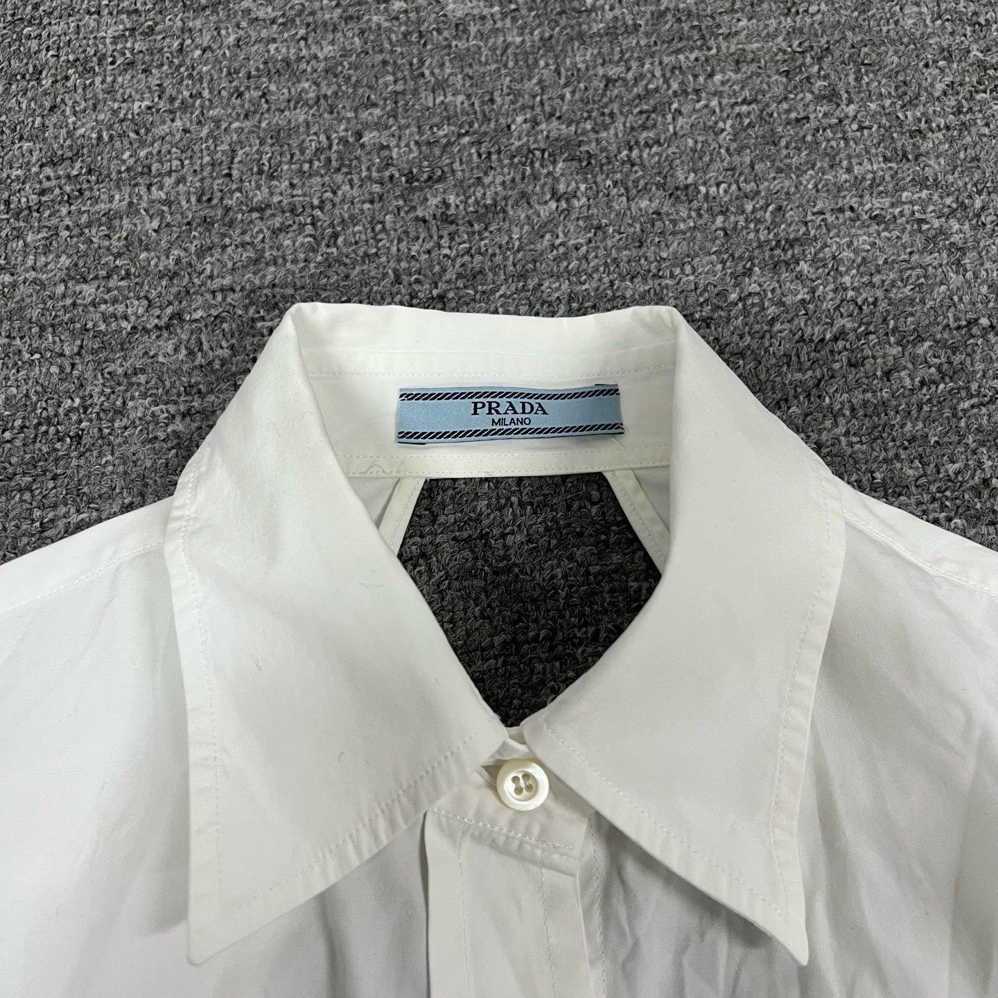 Prada Prada Show Back Cutout White Shirt Size US XXS / EU 40 - 9 Thumbnail