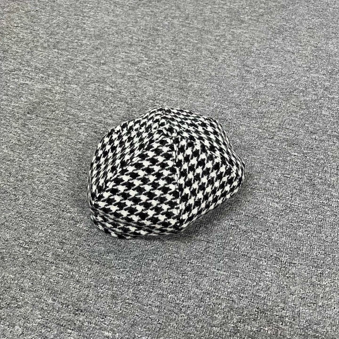 Miu Miu Miumiu White Embroidered Logo Houndstooth Wool Beret Size ONE SIZE - 3 Thumbnail
