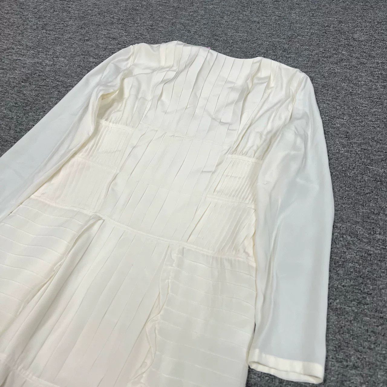 Dior Dior White Pleated Silk Long-Sleeve Dress Size XS / US 0-2 / IT 36-38 - 3 Thumbnail