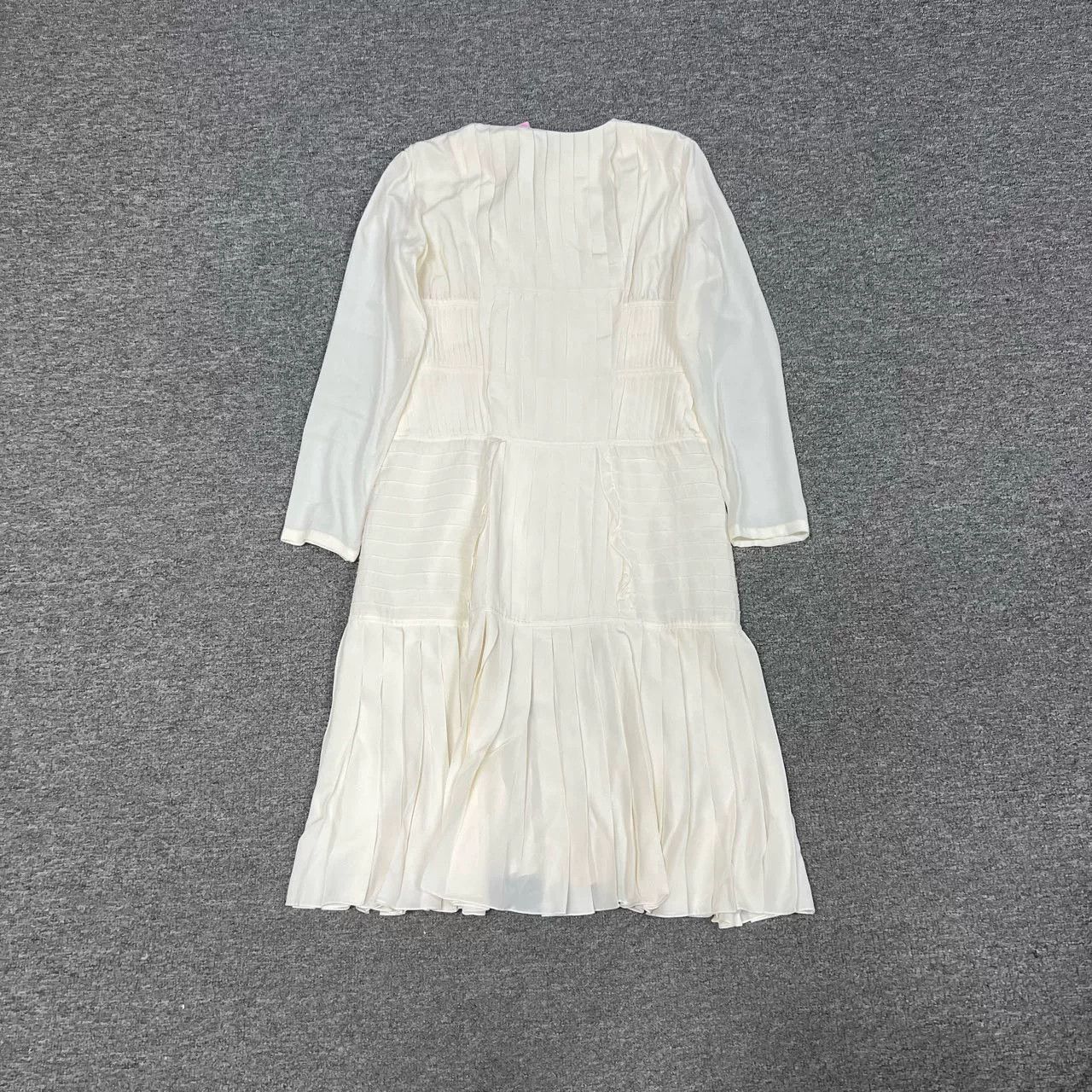 Dior Dior White Pleated Silk Long-Sleeve Dress Size XS / US 0-2 / IT 36-38 - 4 Thumbnail