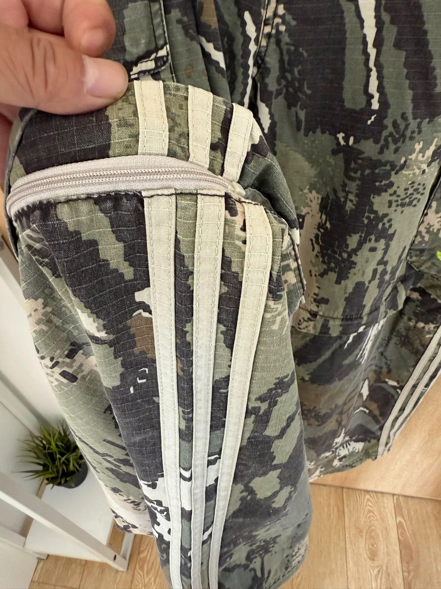 Ivy Park Men's adidas Originals Ivy Camo Cargo Pants Size US 37 - 7 Thumbnail