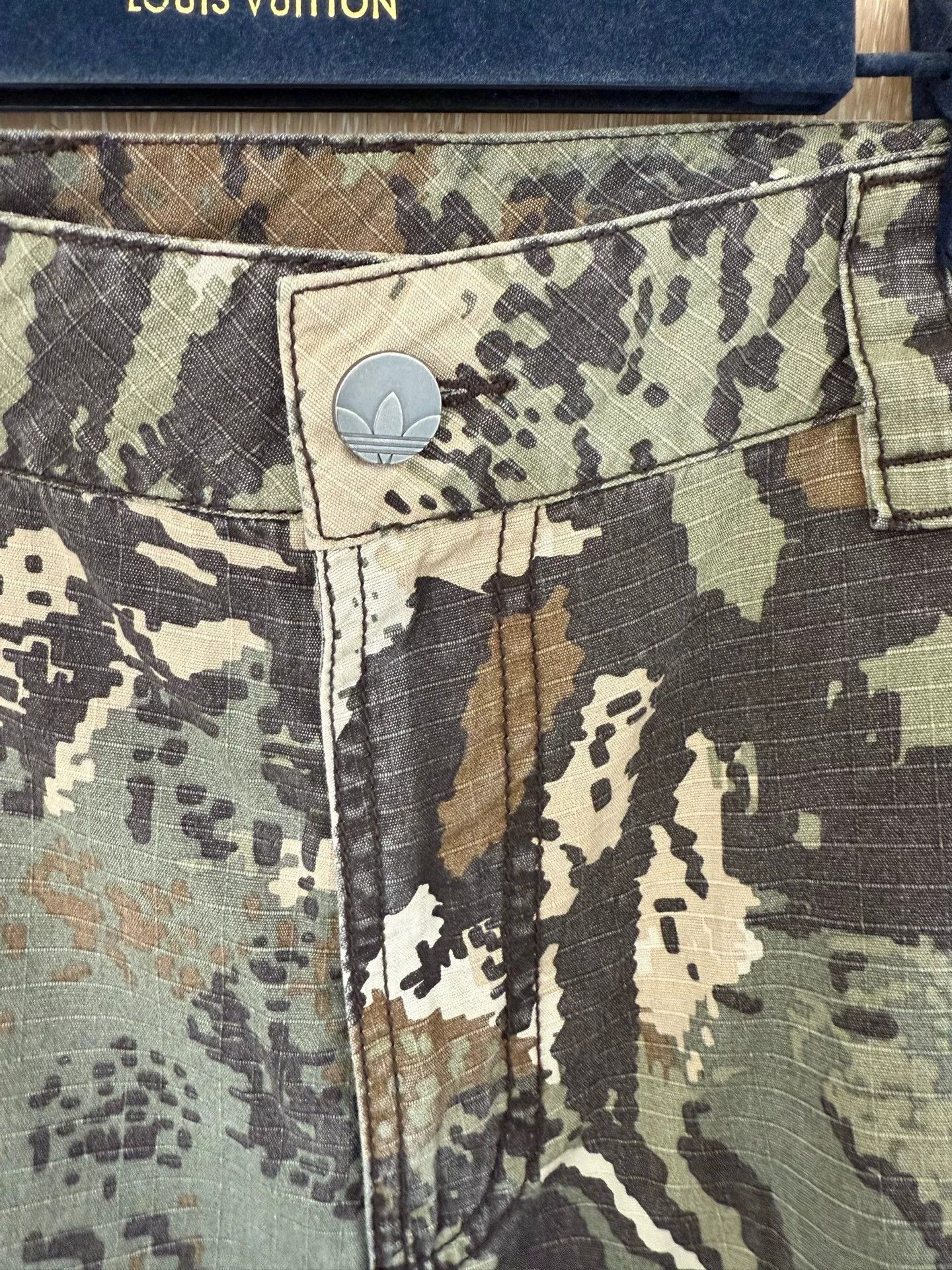 Ivy Park Men's adidas Originals Ivy Camo Cargo Pants Size US 37 - 3 Thumbnail