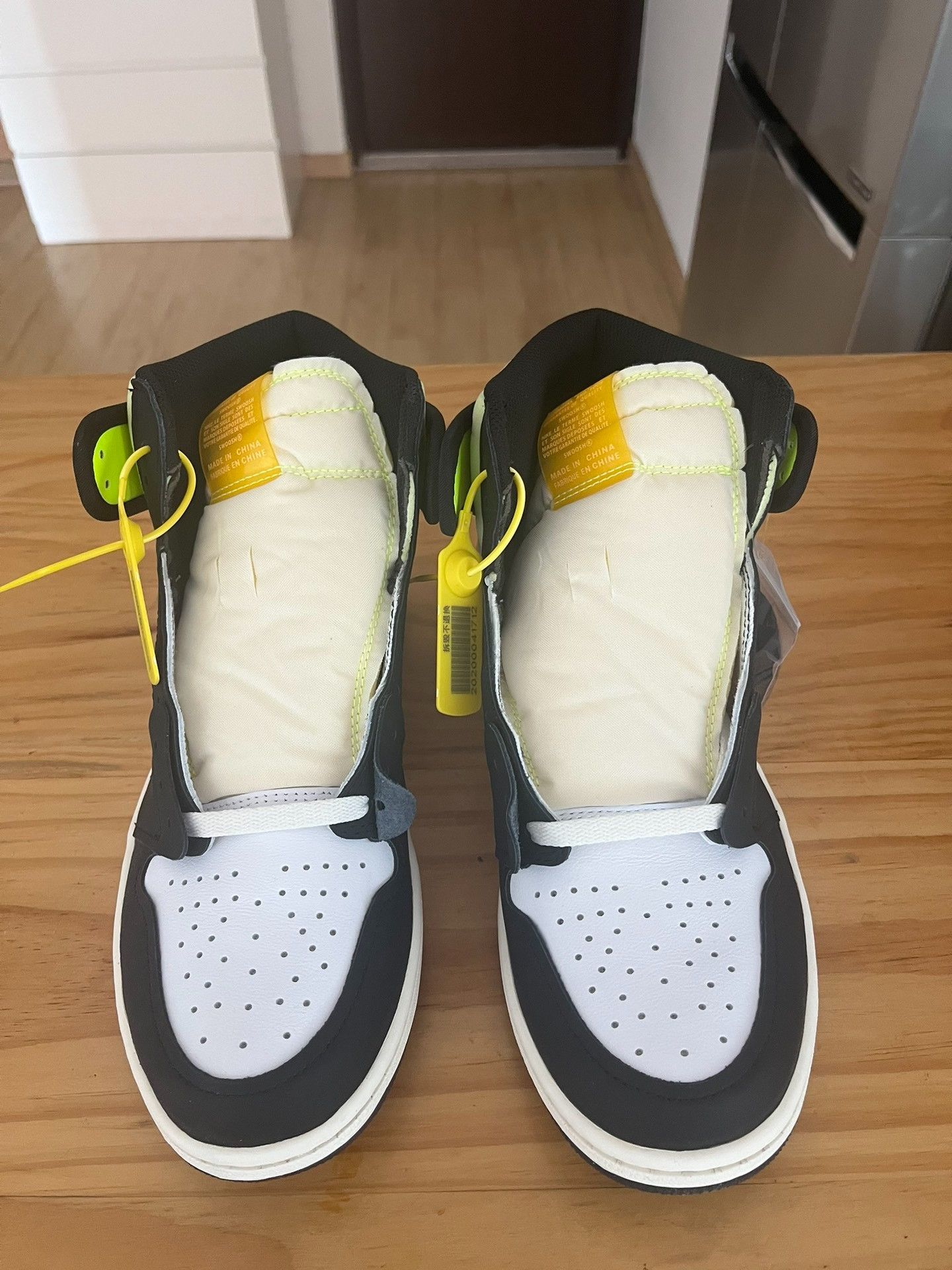 Jordan Brand Air Jordan 1 Yellow Orange Toe Size US 9 / EU 42 - 2 Thumbnail