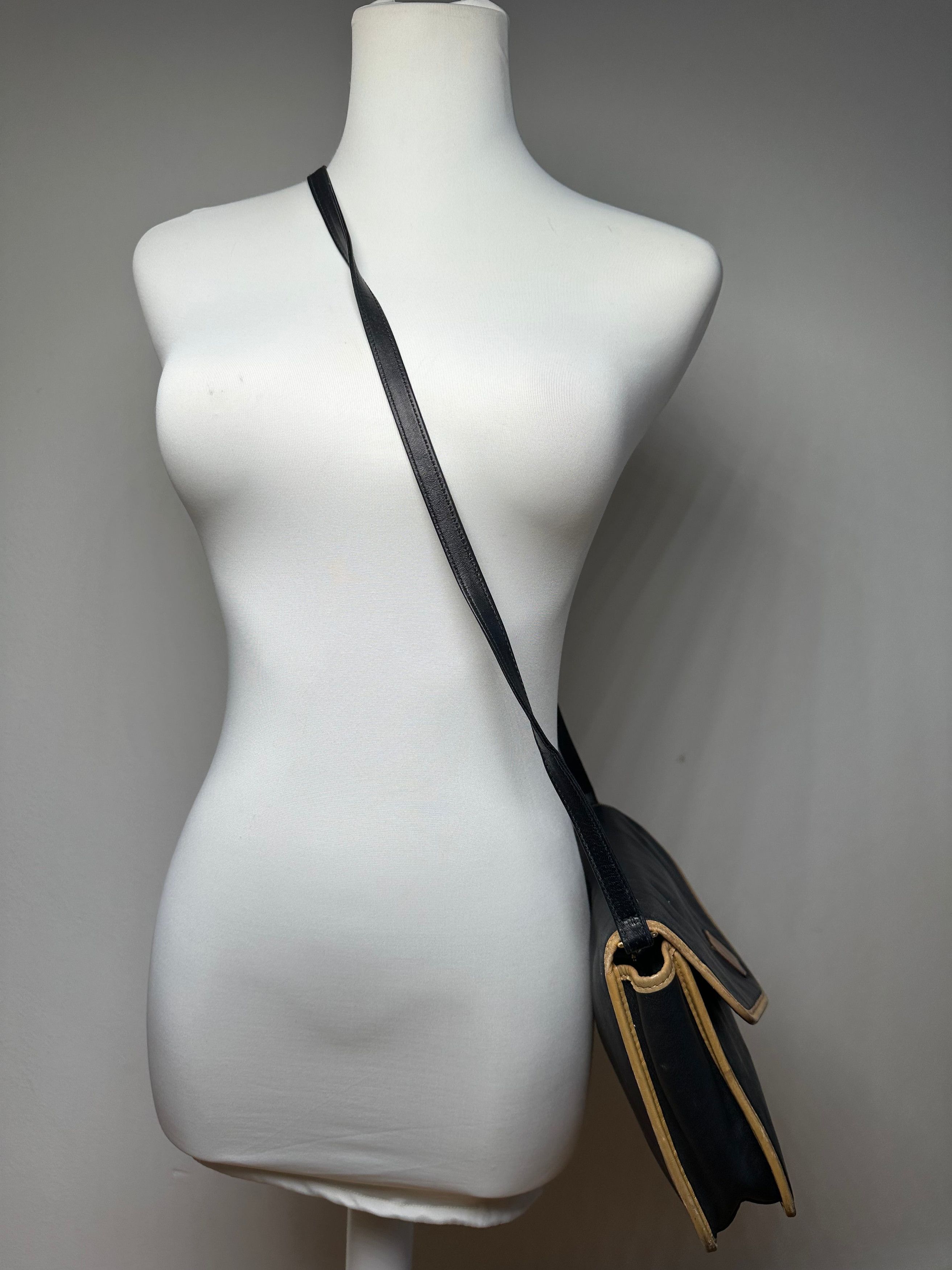 Celine Vintage Paris Triomphe Leather Shoulder Bag Black Brown Size ONE SIZE - 5 Thumbnail