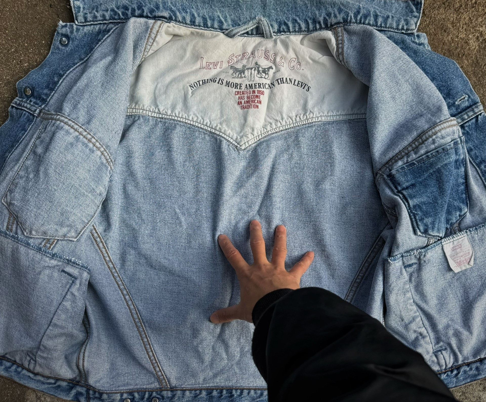 Vintage Vintage Levi's Boxy High-Waist Denim Jacket Size US M / EU 48-50 / 2 - 3 Thumbnail