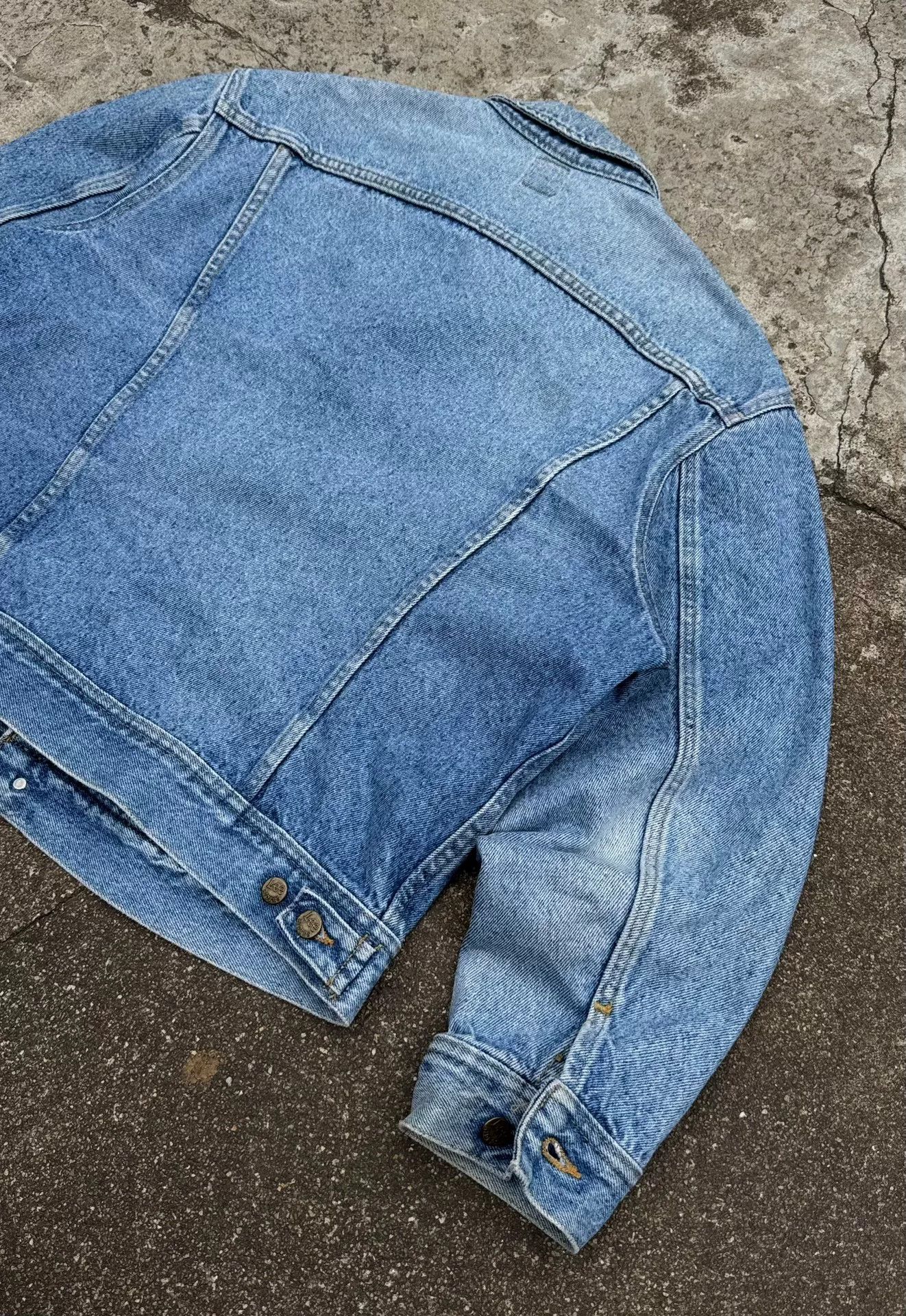 Vintage Vintage Lee 1980s 220 Denim Jacket Size US L / EU 52-54 / 3 - 5 Thumbnail