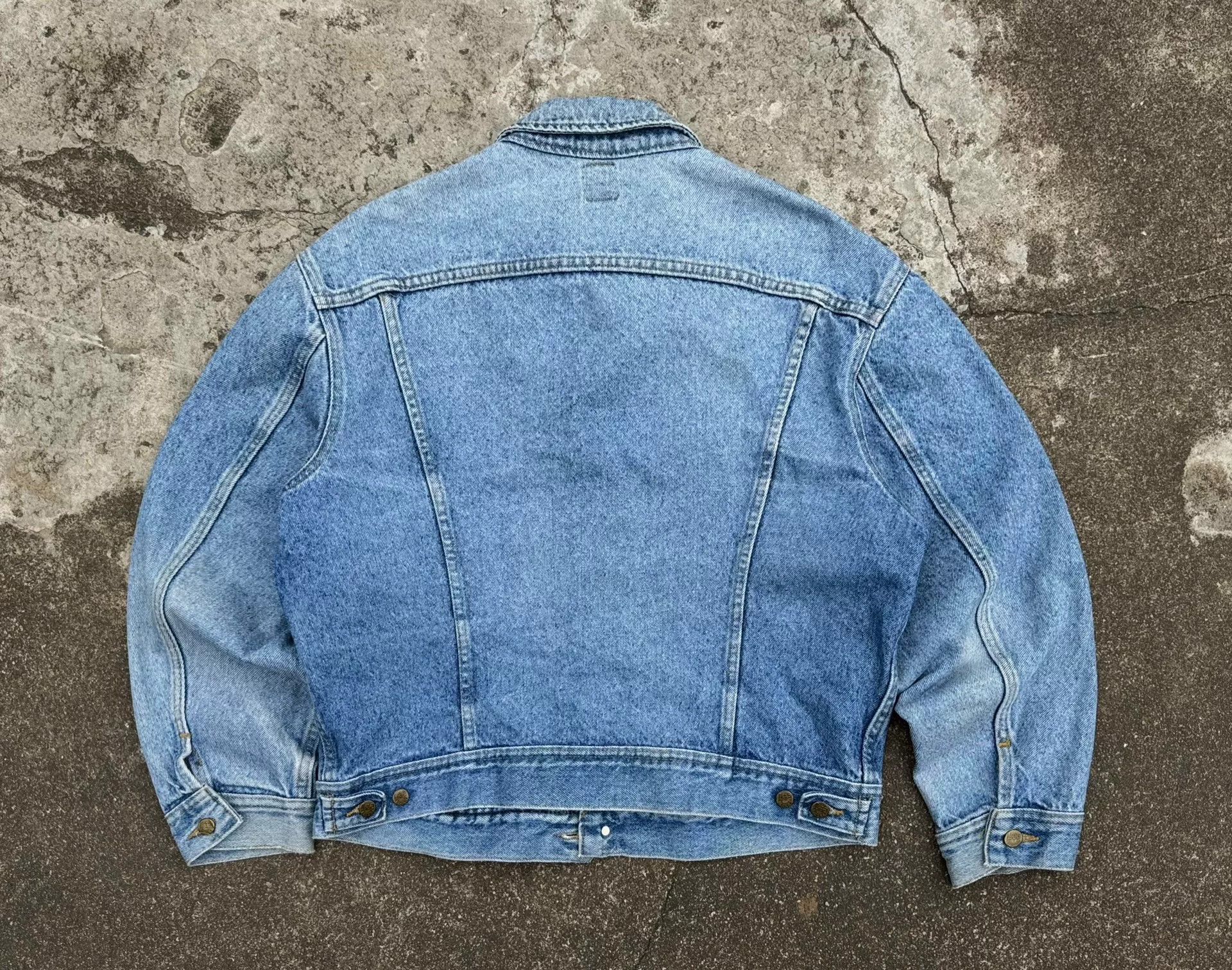 Vintage Vintage Lee 1980s 220 Denim Jacket Size US L / EU 52-54 / 3 - 6 Thumbnail