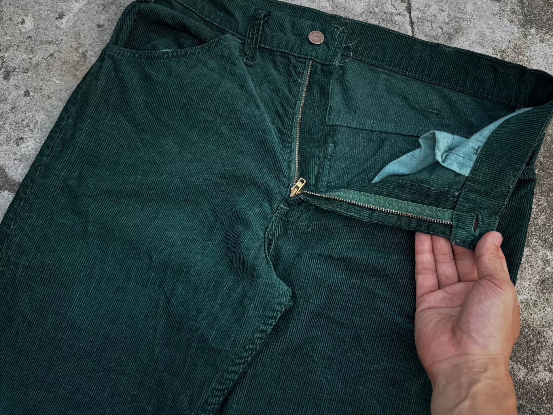 Vintage Vintage Levi's 646 Corduroy Flare Pants Size US 32 / EU 48 - 2 Thumbnail
