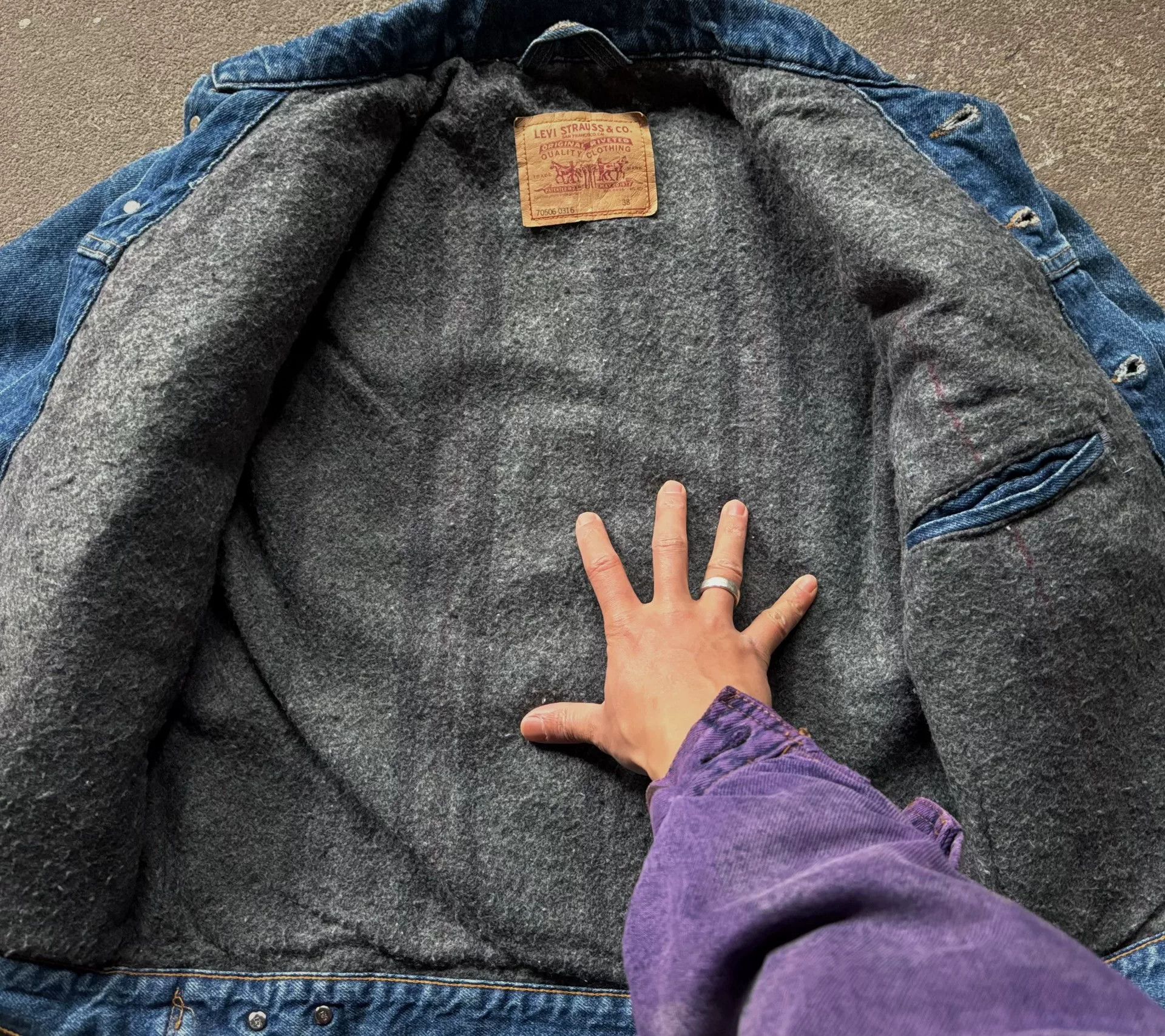 Vintage Vintage Levi's 1993 Heavy Denim Jacket Size US M / EU 48-50 / 2 - 5 Thumbnail