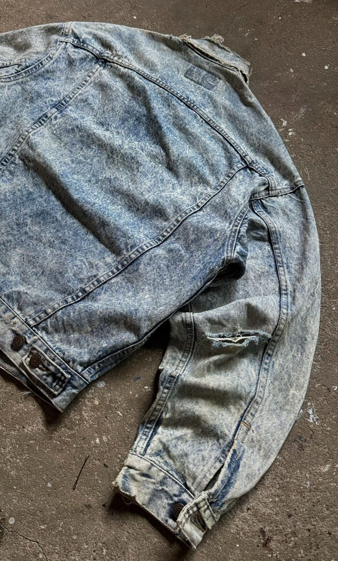 Vintage Vintage Levi's Distressed Denim Jacket Size US M / EU 48-50 / 2 - 4 Thumbnail