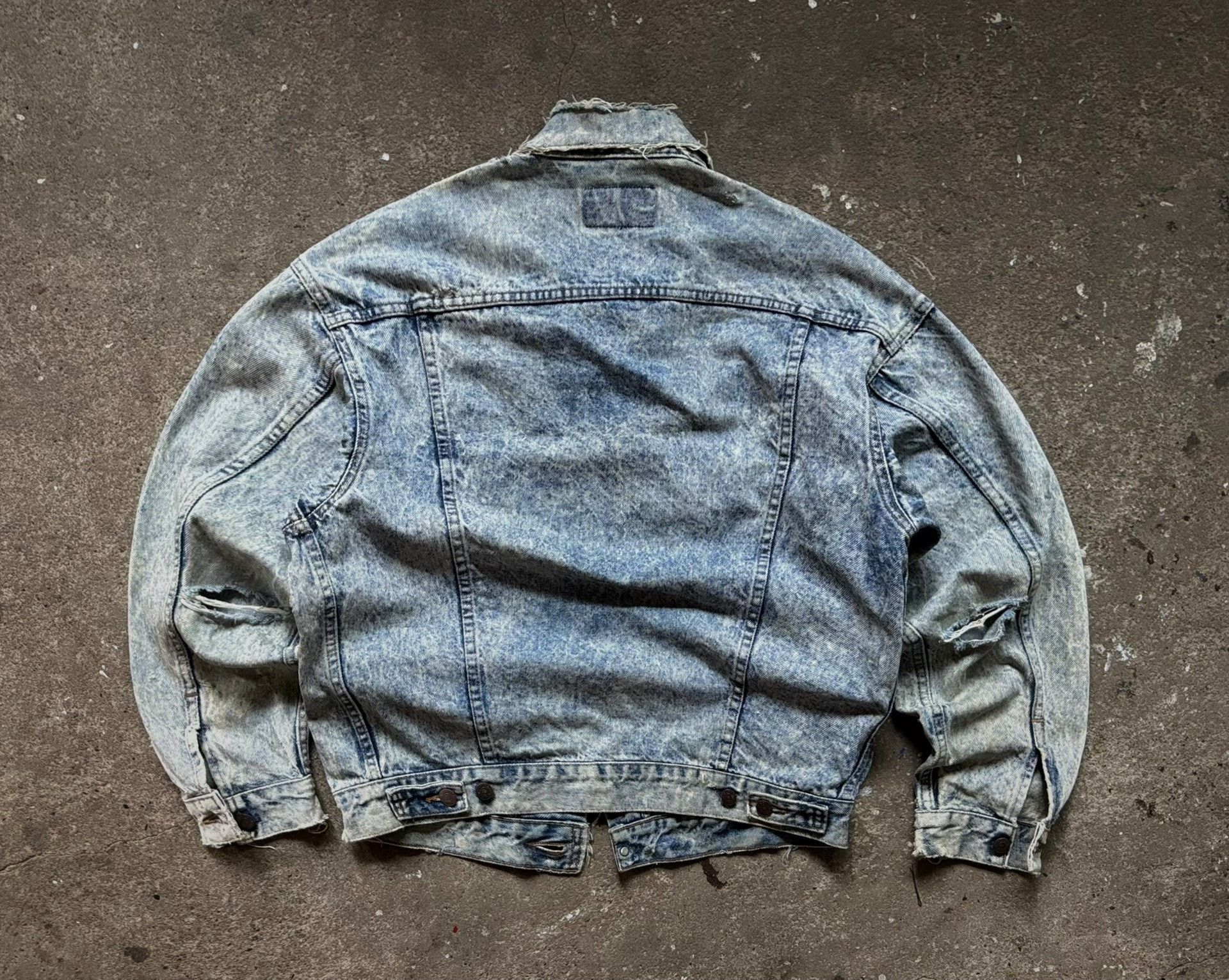 Vintage Vintage Levi's Distressed Denim Jacket Size US M / EU 48-50 / 2 - 5 Thumbnail