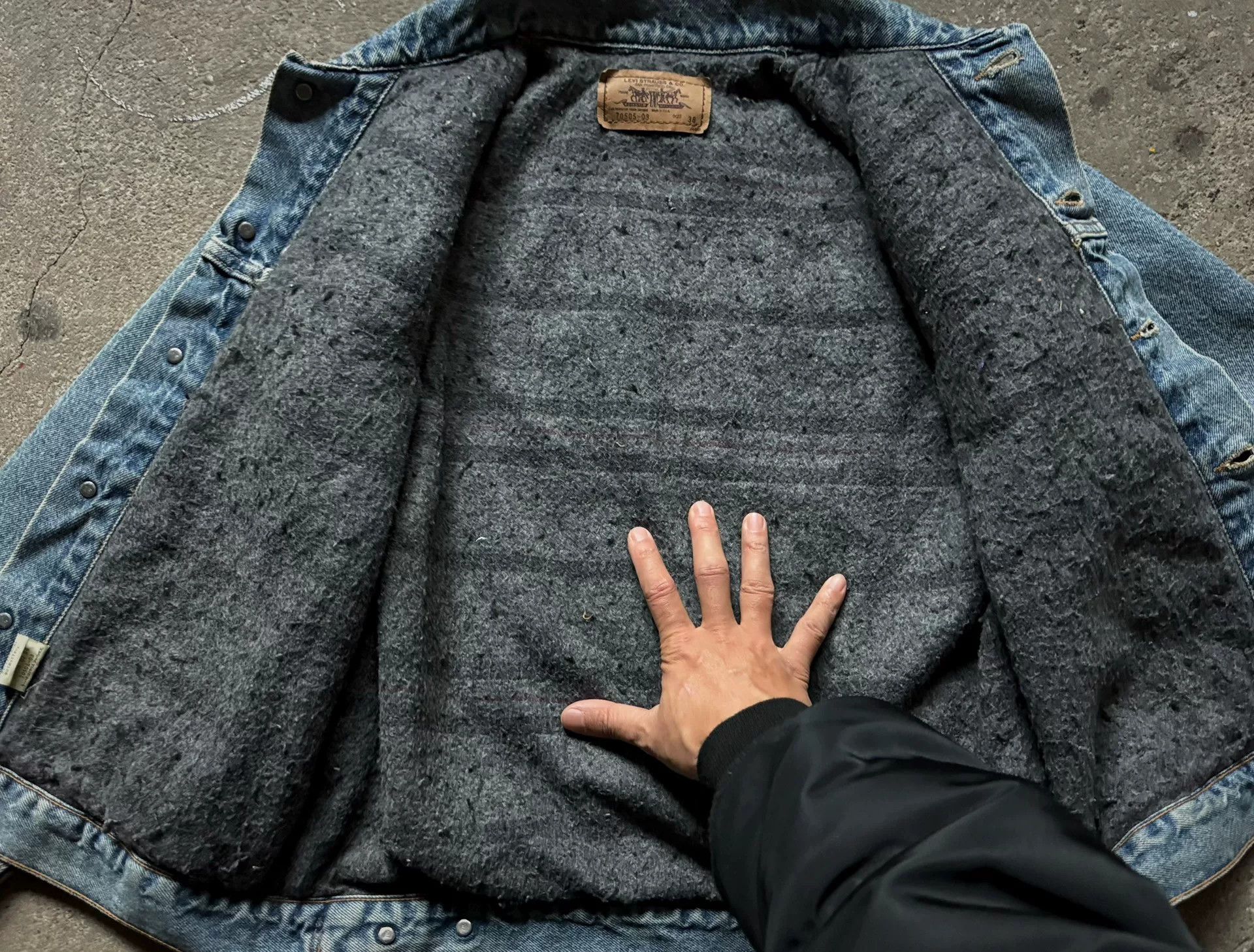 Vintage Vintage Levis 70505 Denim Jacket USA Size US L / EU 52-54 / 3 - 4 Thumbnail