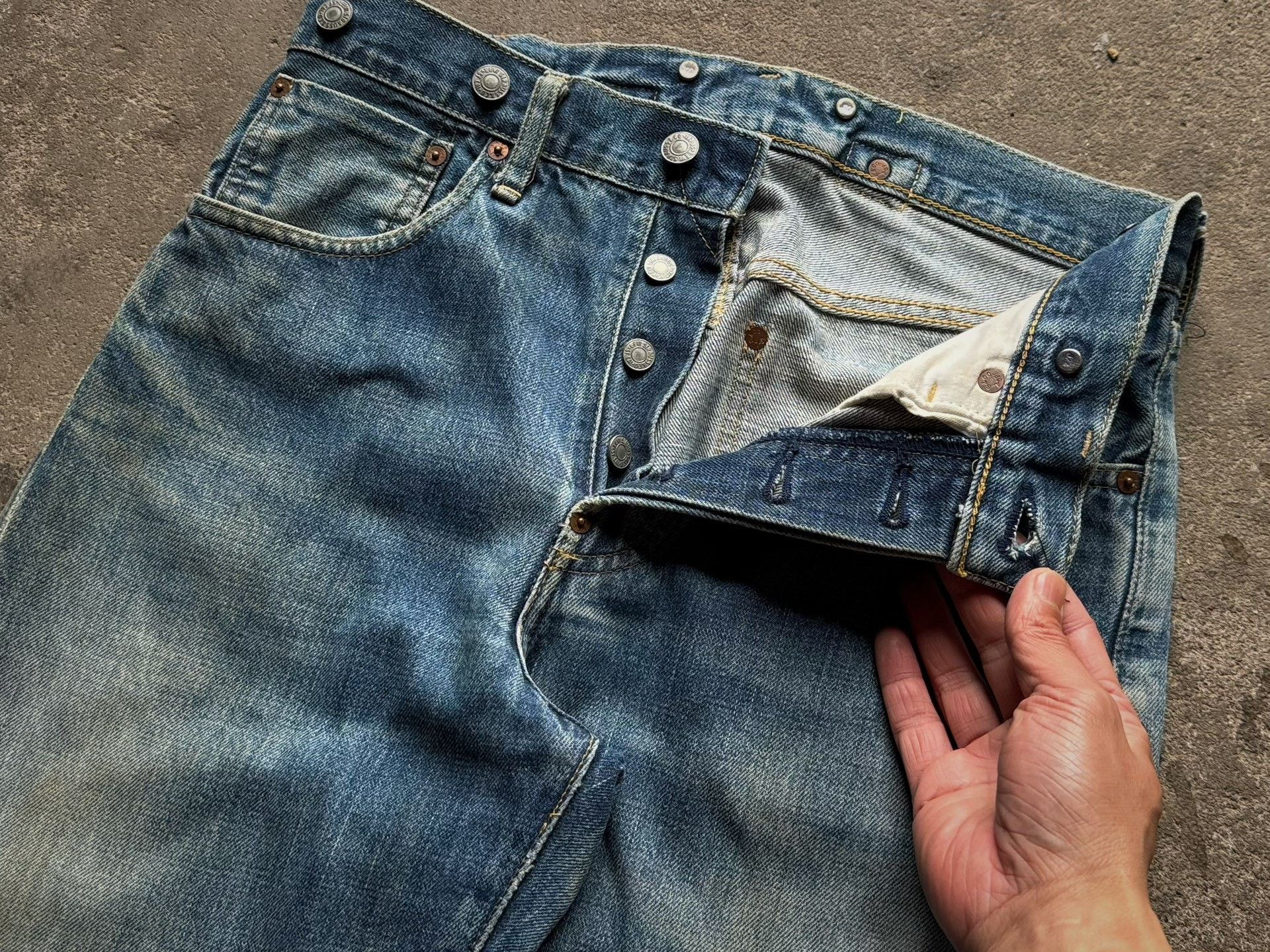Vintage Vintage Levi's LVC S702xx Jeans Size US 30 / EU 46 - 2 Thumbnail