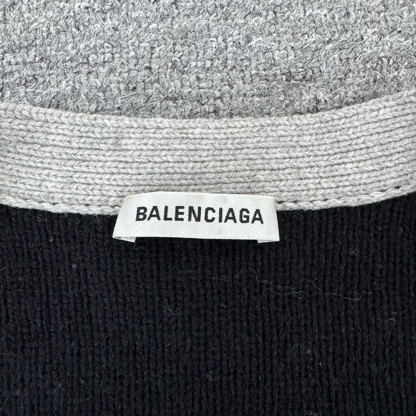 Balenciaga Balenciaga V-Neck All-Over Print Knit Cardigan Size US S / EU 44-46 / 1 - 5 Thumbnail
