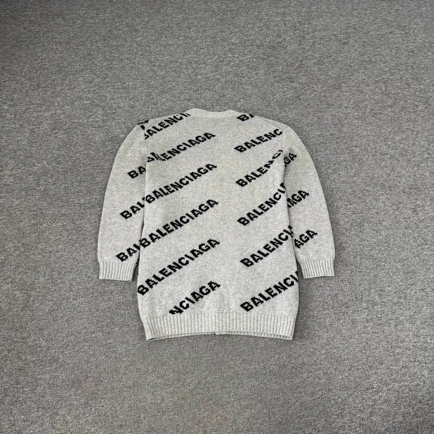 Balenciaga Balenciaga V-Neck All-Over Print Knit Cardigan Size US S / EU 44-46 / 1 - 2 Thumbnail