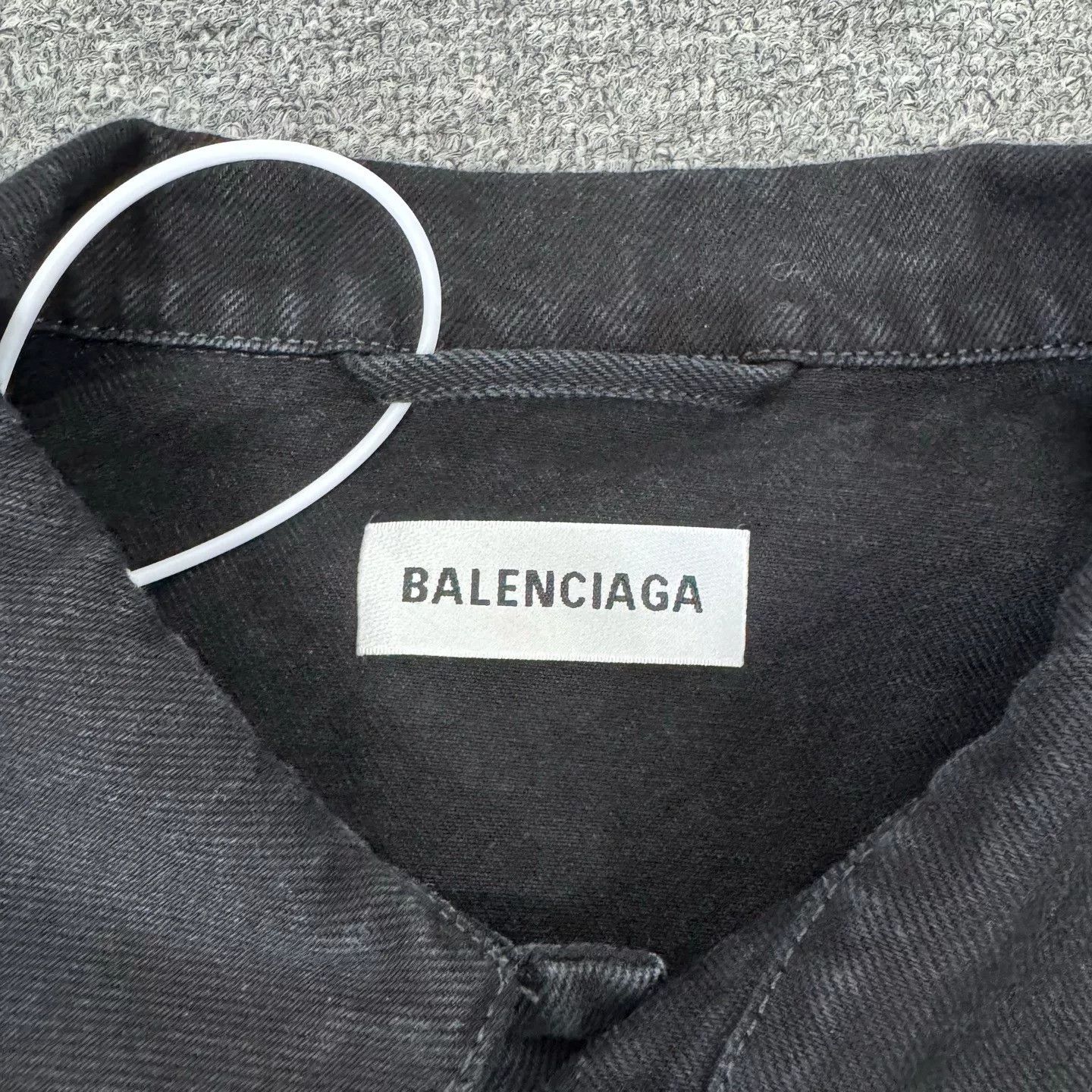 Balenciaga Balenciaga Distressed Denim Jacket Back Logo Size XXS / US 00 / IT 34 - 5 Thumbnail