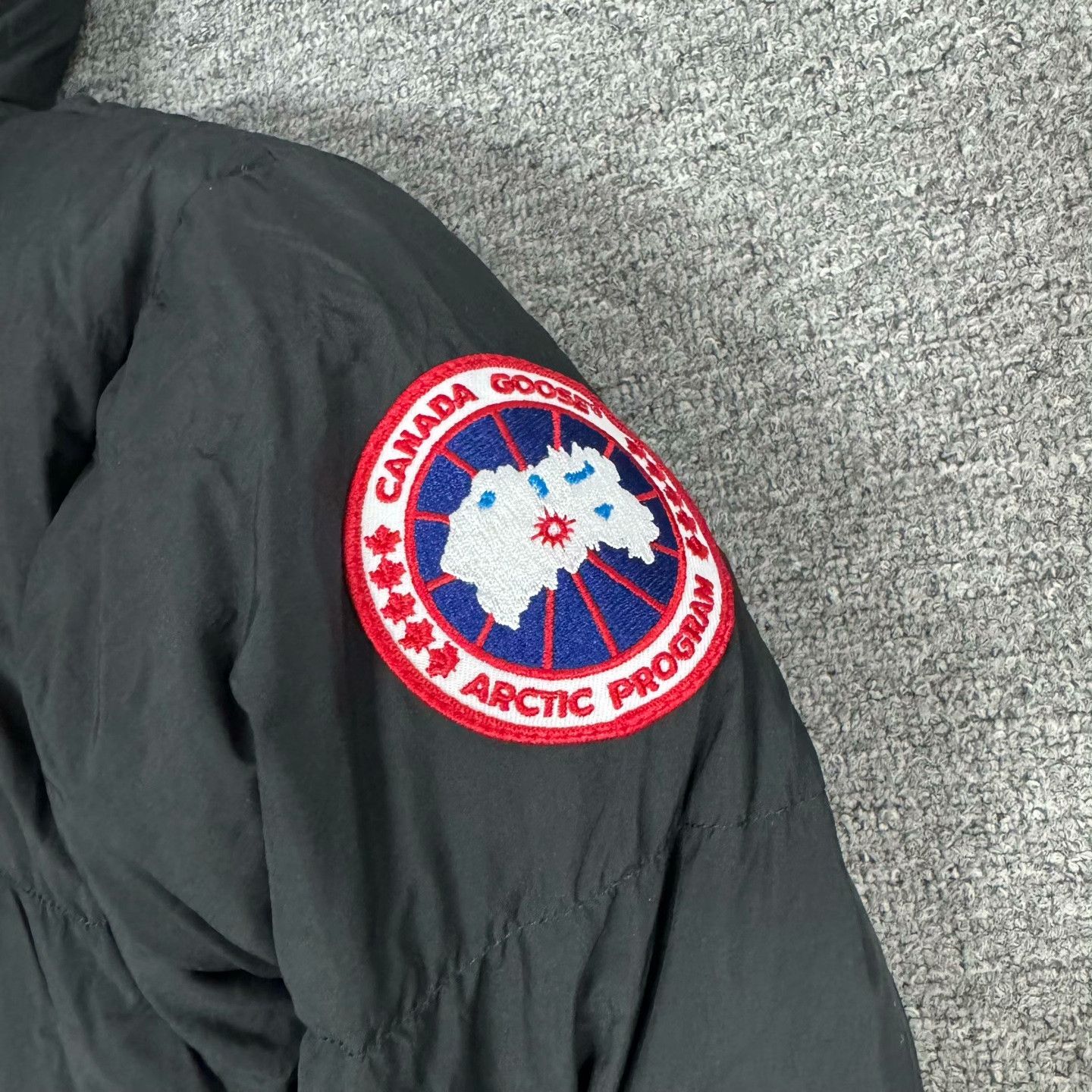 Canada Goose Canada Goose Long Logo Hooded Down Jacket L Size US L / EU 52-54 / 3 - 6 Thumbnail