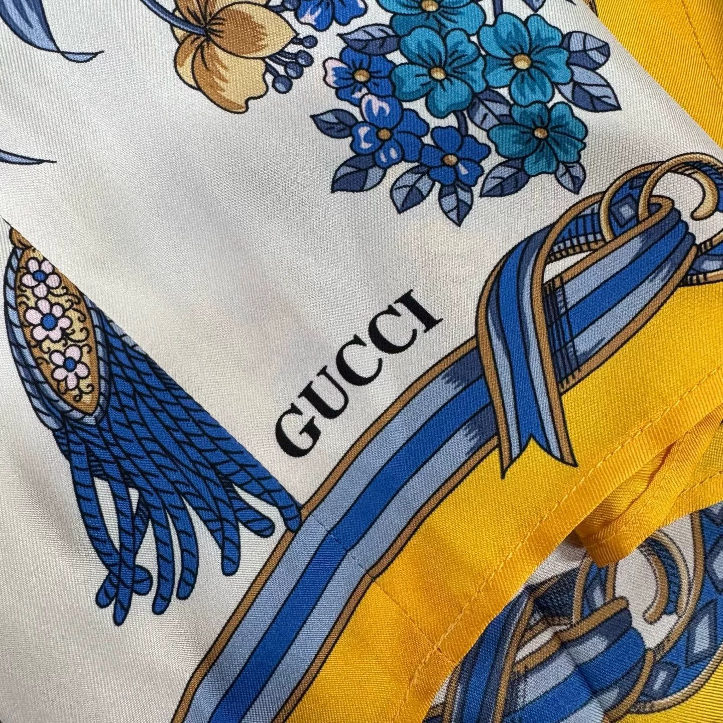 Gucci Gucci Yellow Blue Floral Silk Shorts Size 36" / US 14 / IT 50 - 4 Thumbnail