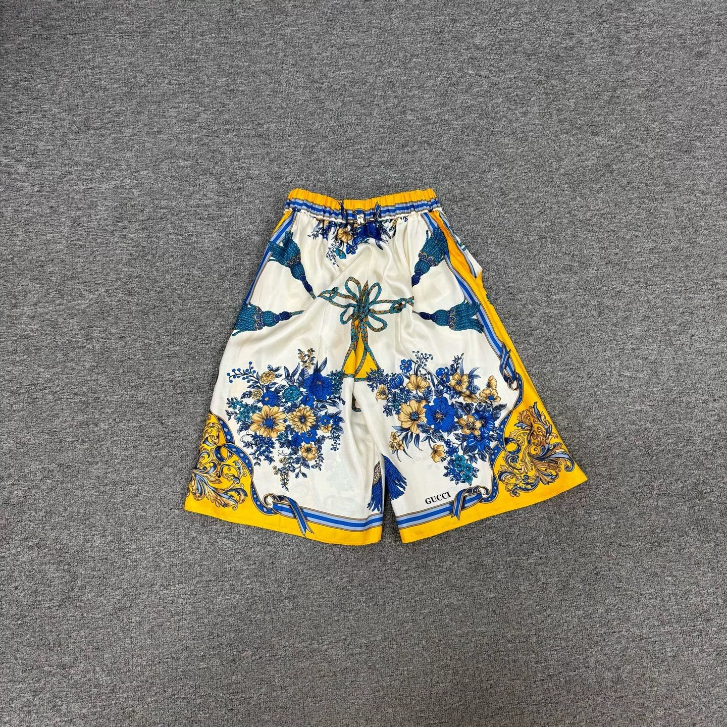 Gucci Gucci Yellow Blue Floral Silk Shorts Size 36" / US 14 / IT 50 - 2 Thumbnail