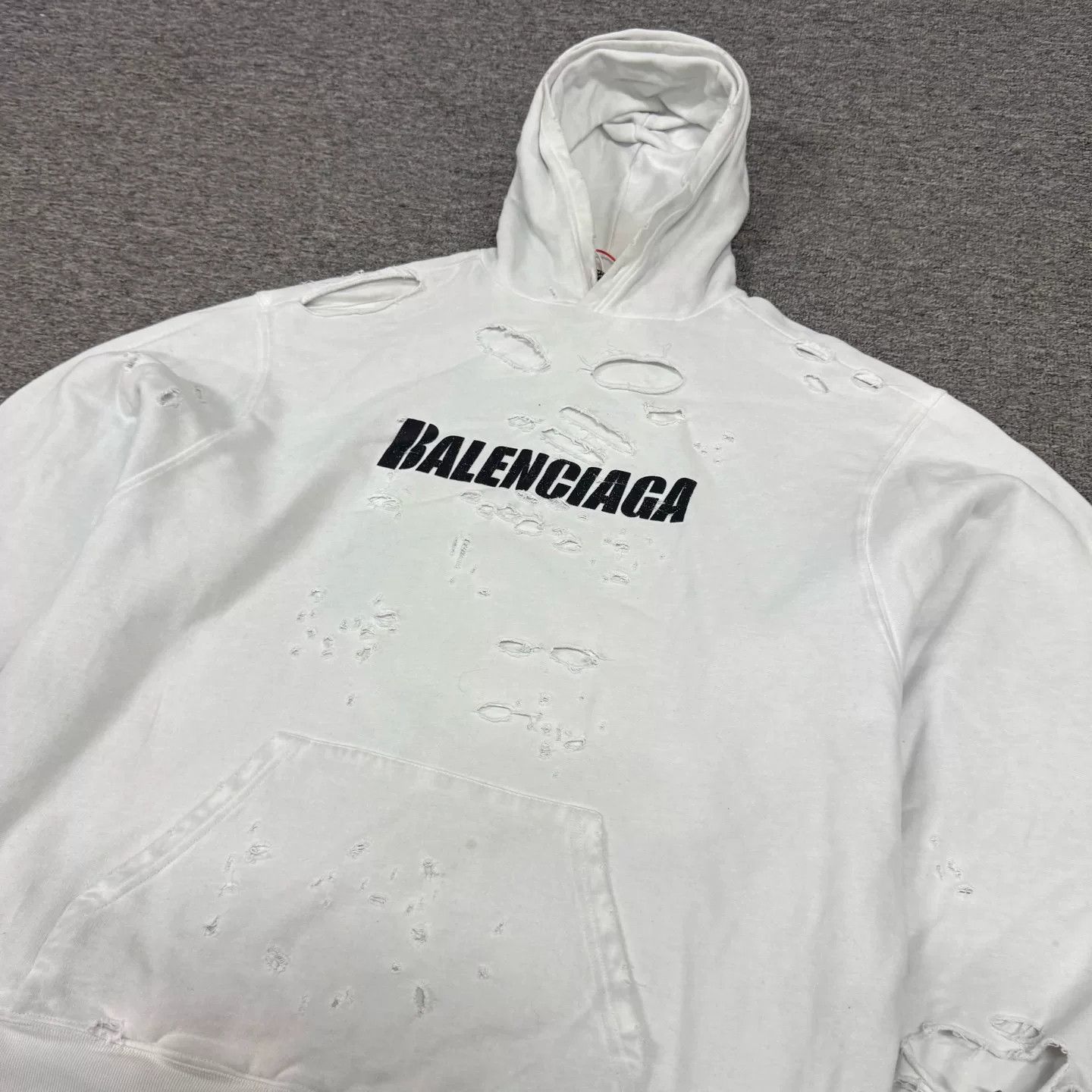 Balenciaga Balenciaga Distressed Caps Logo Fleece Sweatshirt Size XXS / US 00 / IT 34 - 4 Thumbnail