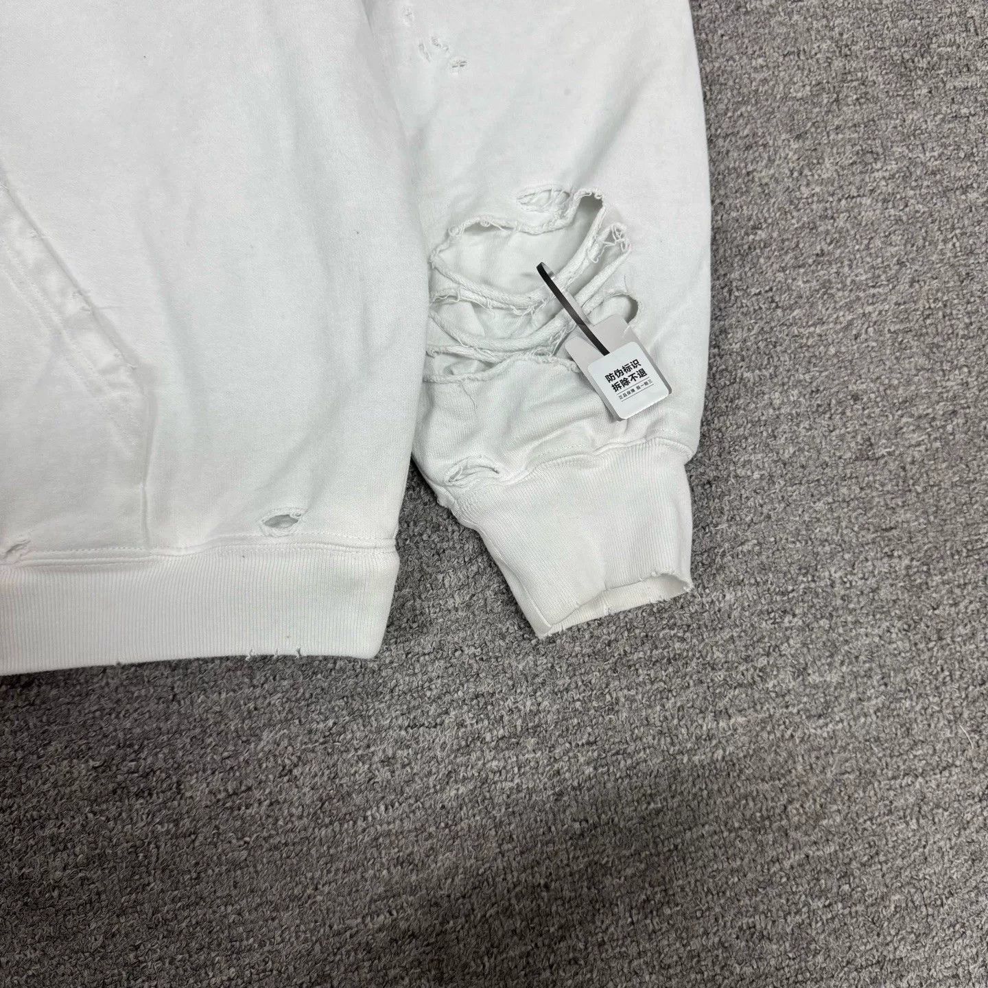 Balenciaga Balenciaga Distressed Caps Logo Fleece Sweatshirt Size XXS / US 00 / IT 34 - 3 Thumbnail