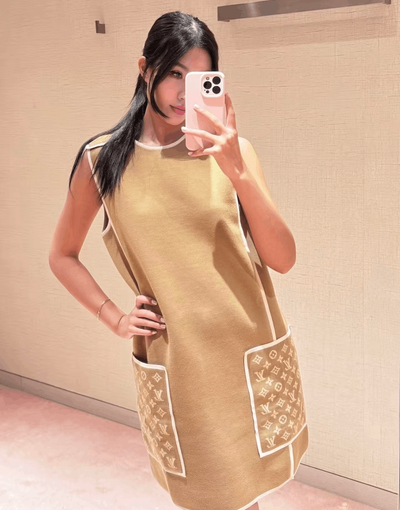 Louis Vuitton Louis Vuitton x Grace Coddington Sleeveless Wool Dress Size S / US 4 / IT 40 - 4 Thumbnail