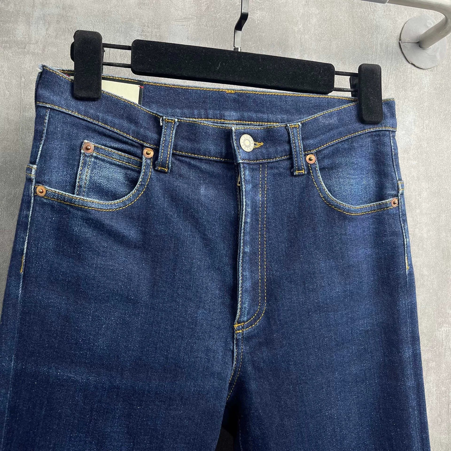 Gucci Gucci Leather Logo Back Waist Jeans Size US 30 / EU 46 - 2 Thumbnail