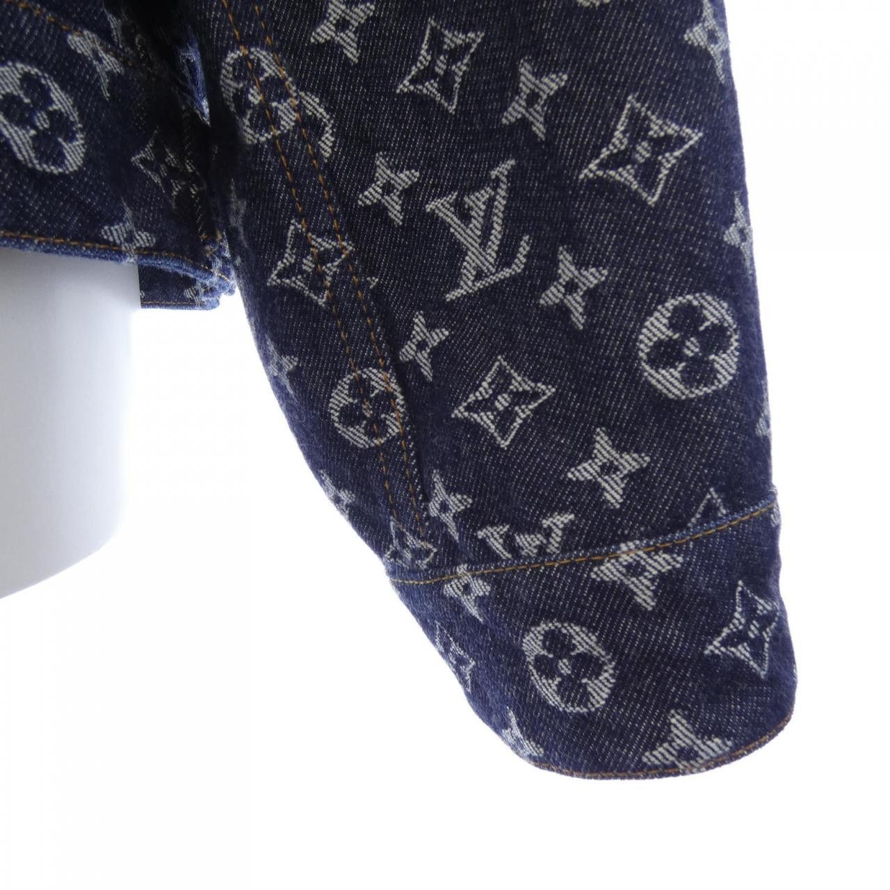 Louis Vuitton Louis Vuitton Louis Vuitton Monogram Jacquard Denim Jacket Textile Outerwear HRA79WUZD DUTY FREE for USA Size ONE SIZE - 6 Thumbnail