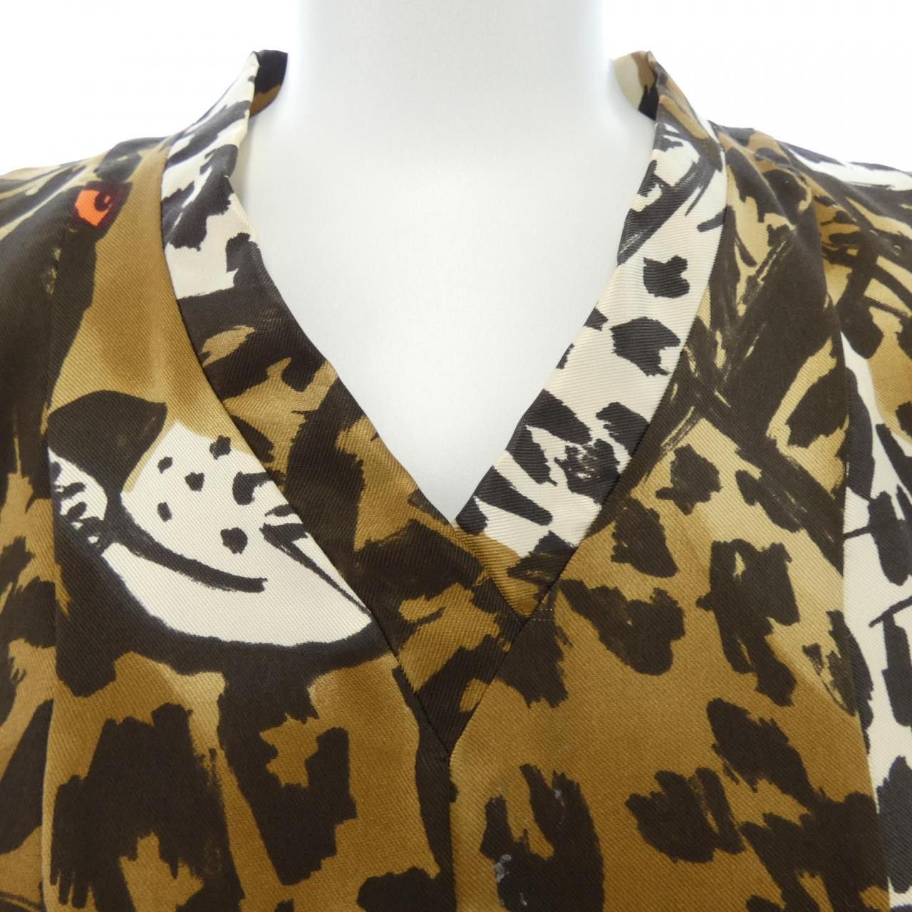 Louis Vuitton Louis Vuitton Louis Vuitton Silk Dress Textile Dresses DUTY FREE for USA Size ONE SIZE - 5 Thumbnail