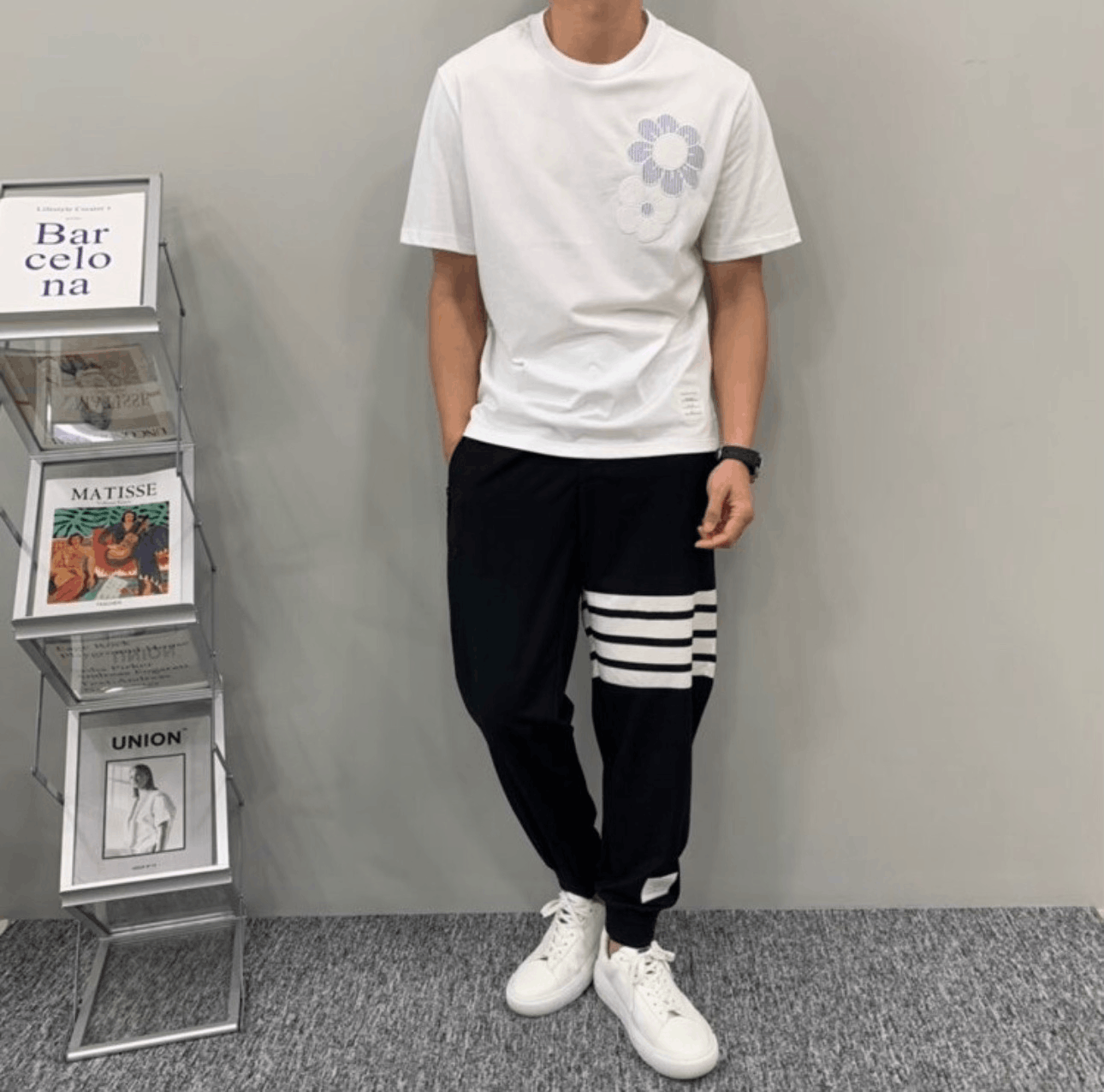 Thom Browne Thom Browne 4-Stripe Navy Sweatpants Size US 26 / EU 42 - 3 Thumbnail