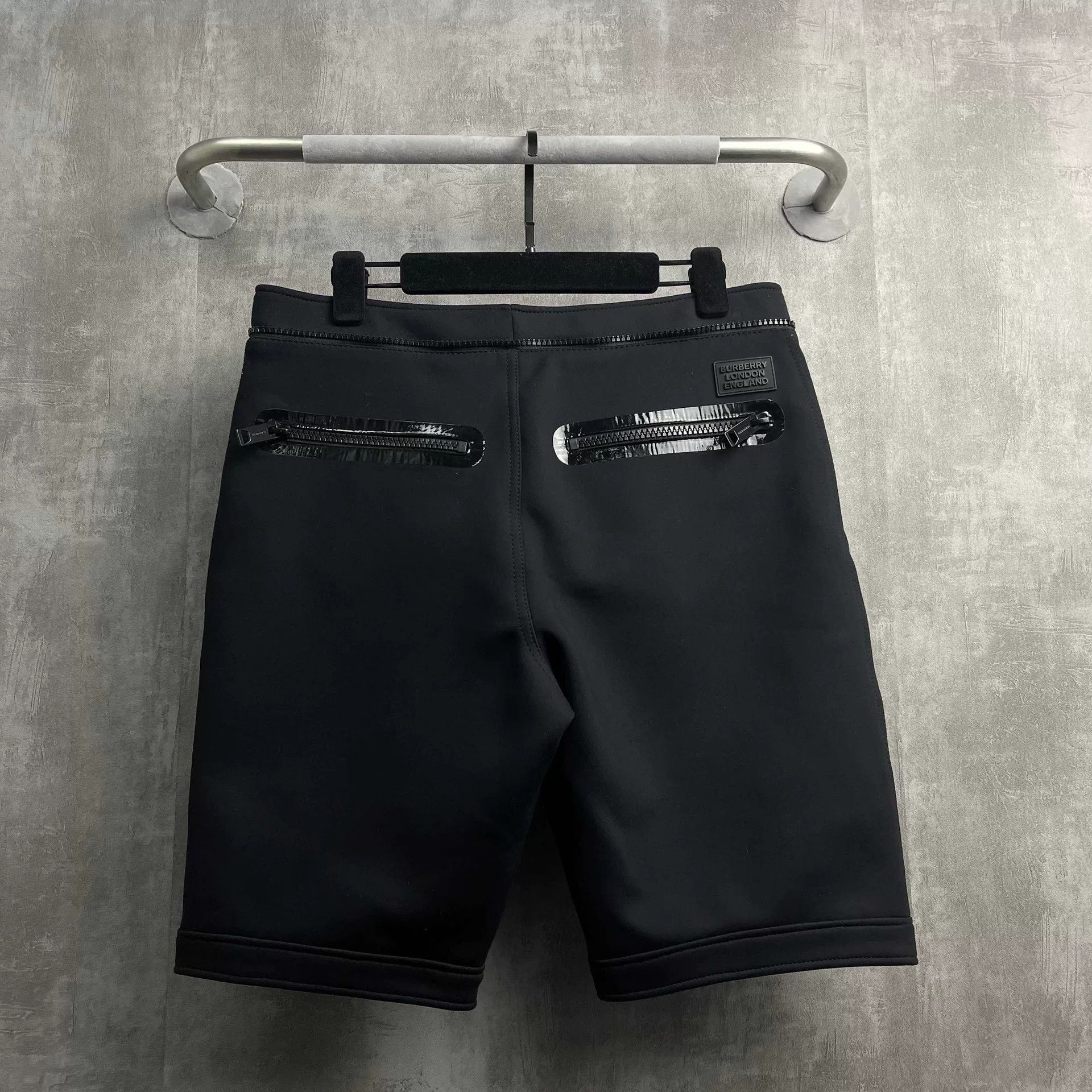 Burberry Burberry Show Rubber Strip Zipper Shorts Size US 32 / EU 48 - 4 Thumbnail