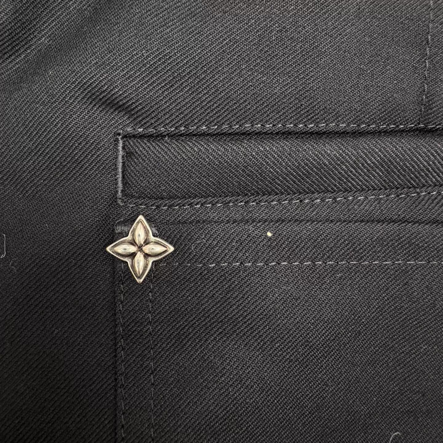 Louis Vuitton Black Cargo Shorts with Side Pockets Size US 27 - 4 Thumbnail