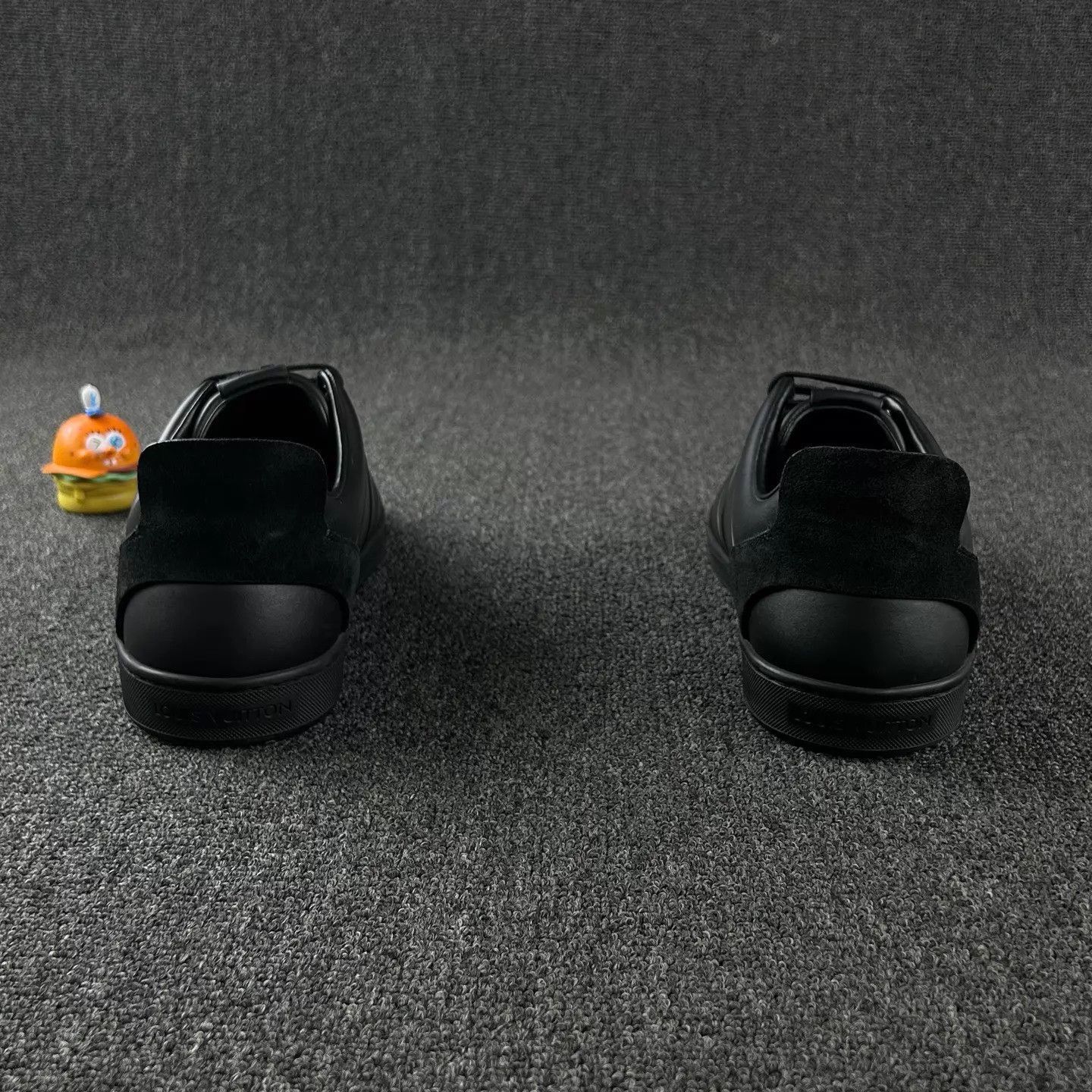 Louis Vuitton Black Low-Top Leather Sneakers Size US 10.5 / EU 43-44 - 5 Thumbnail