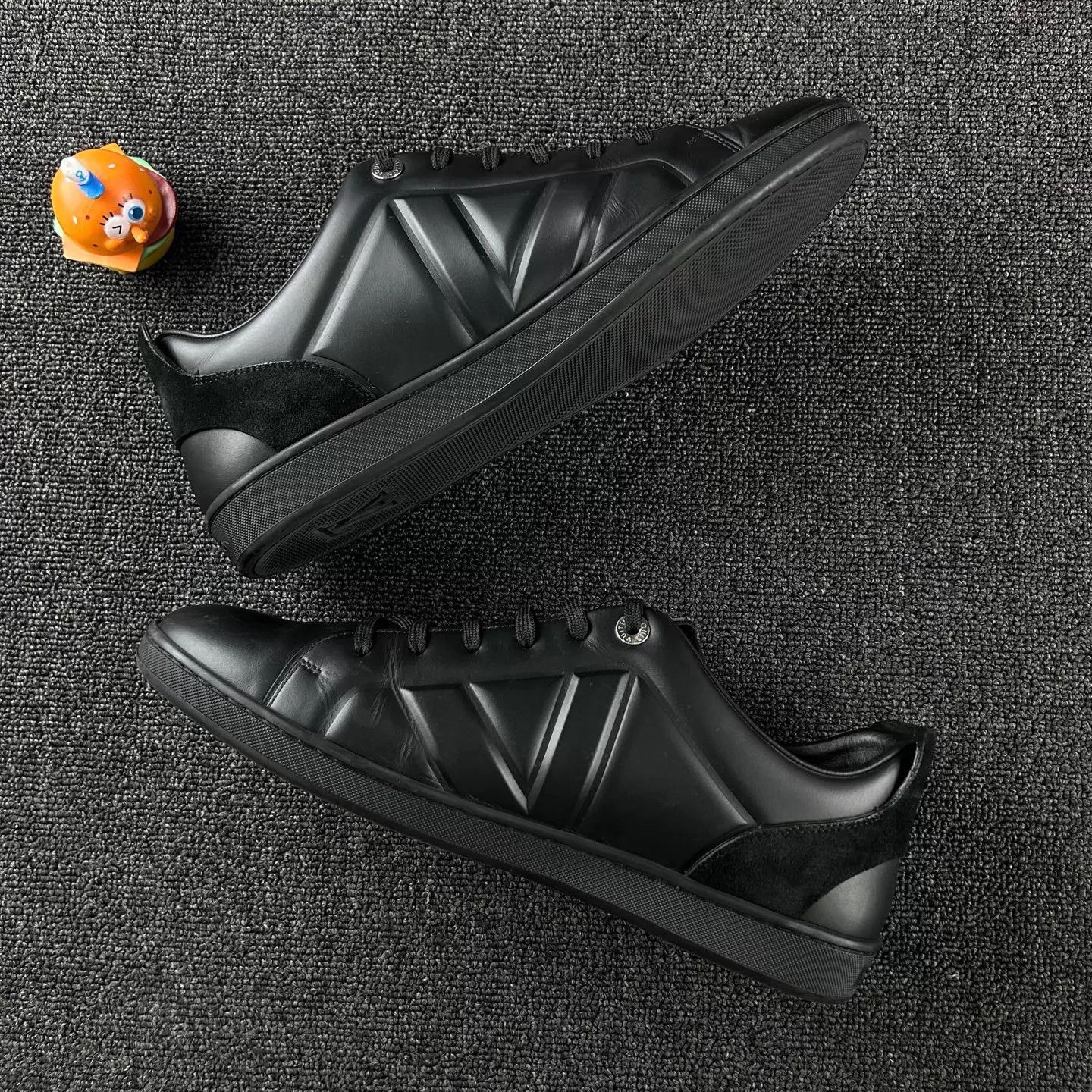 Louis Vuitton Black Low-Top Leather Sneakers Size US 10.5 / EU 43-44 - 3 Thumbnail