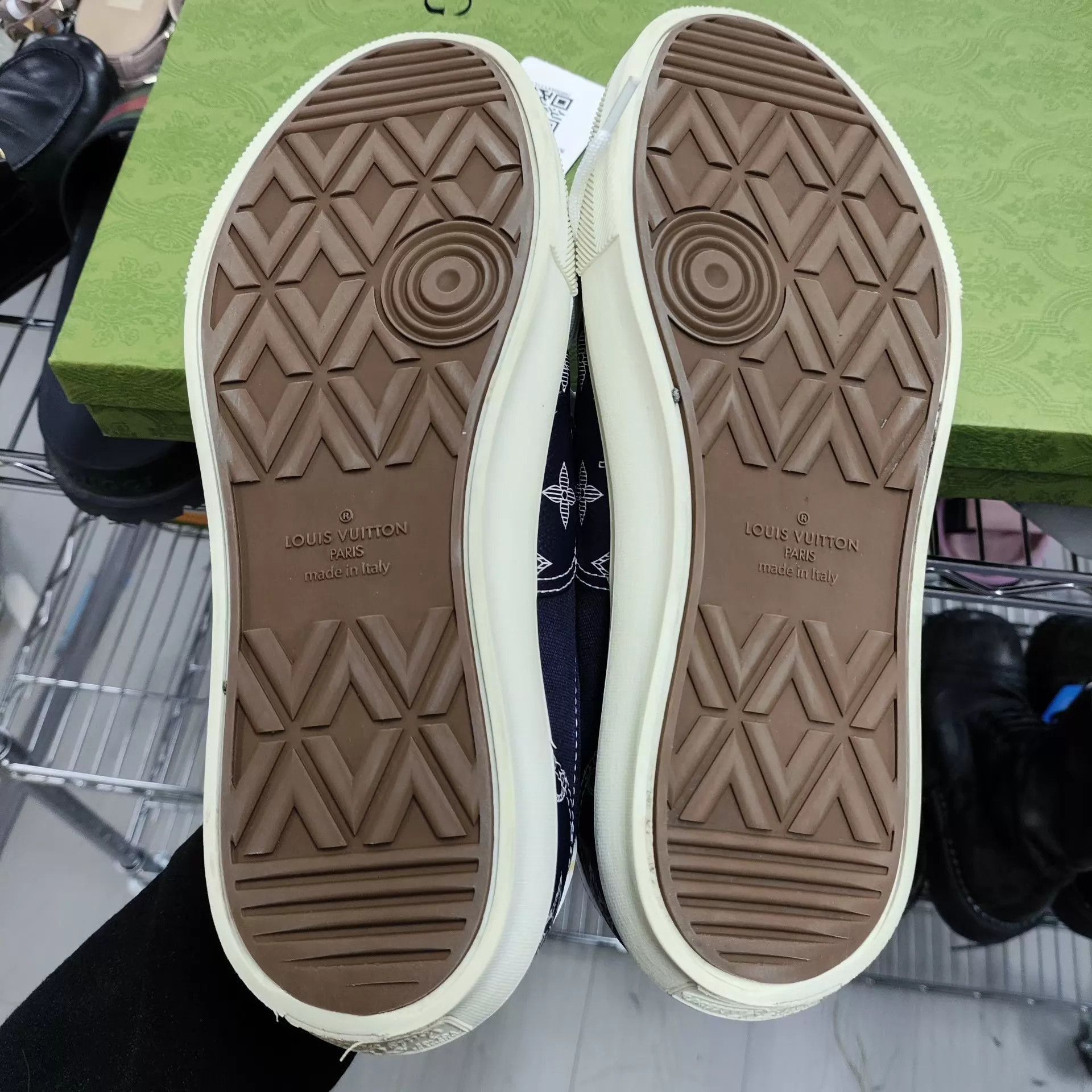 Louis Vuitton Multi Color Low-Top Sneakers Size 7.5 Size US 7.5 / EU 40-41 - 3 Thumbnail