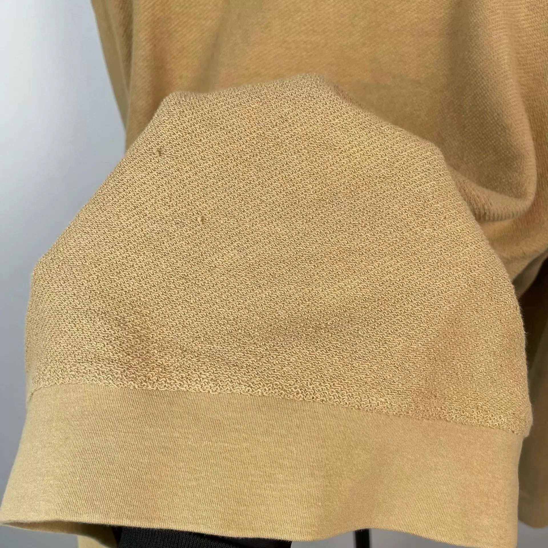 Loewe Beige Logo Print Long Sleeve Sweatshirt Size US L / EU 52-54 / 3 - 9 Thumbnail
