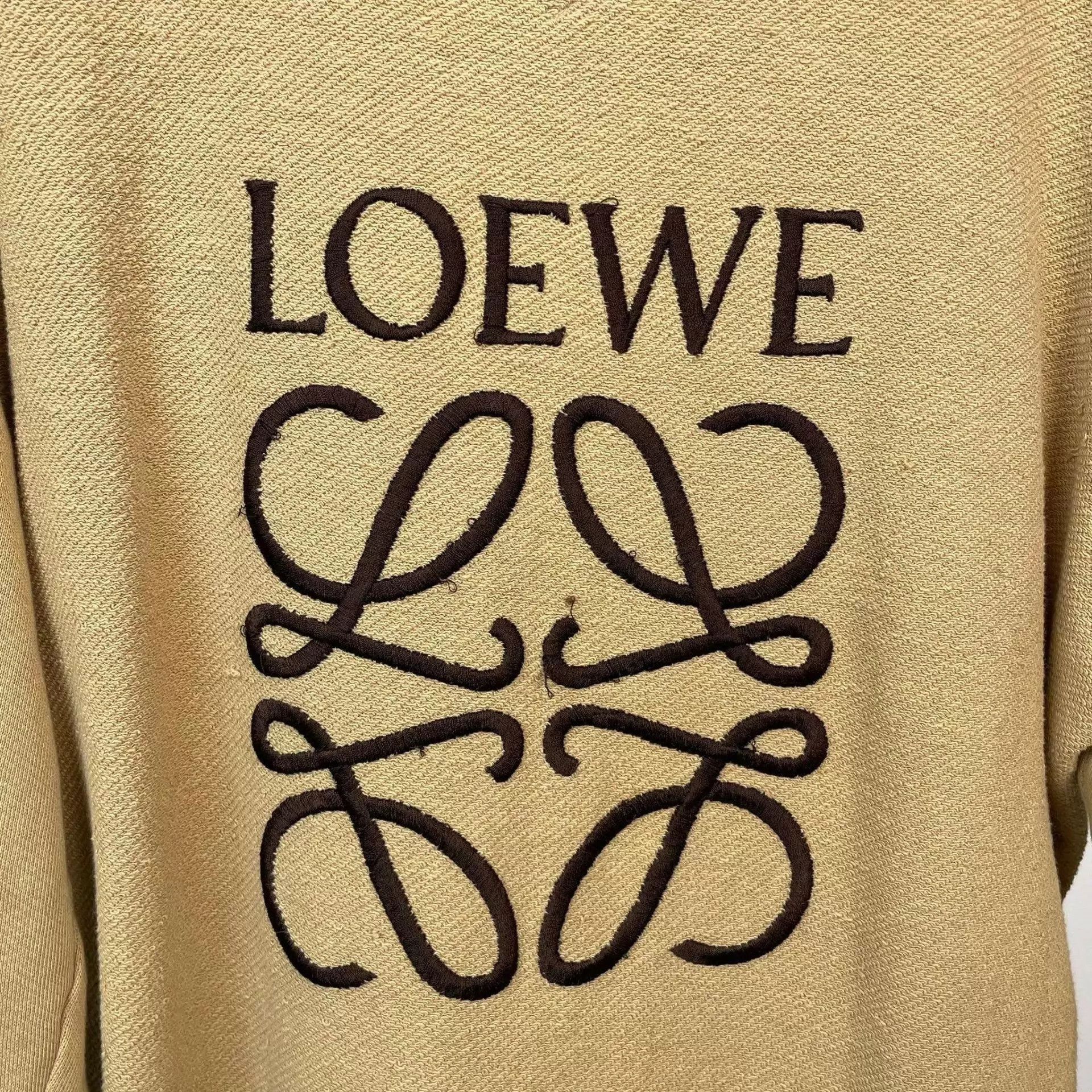 Loewe Beige Logo Print Long Sleeve Sweatshirt Size US L / EU 52-54 / 3 - 6 Thumbnail
