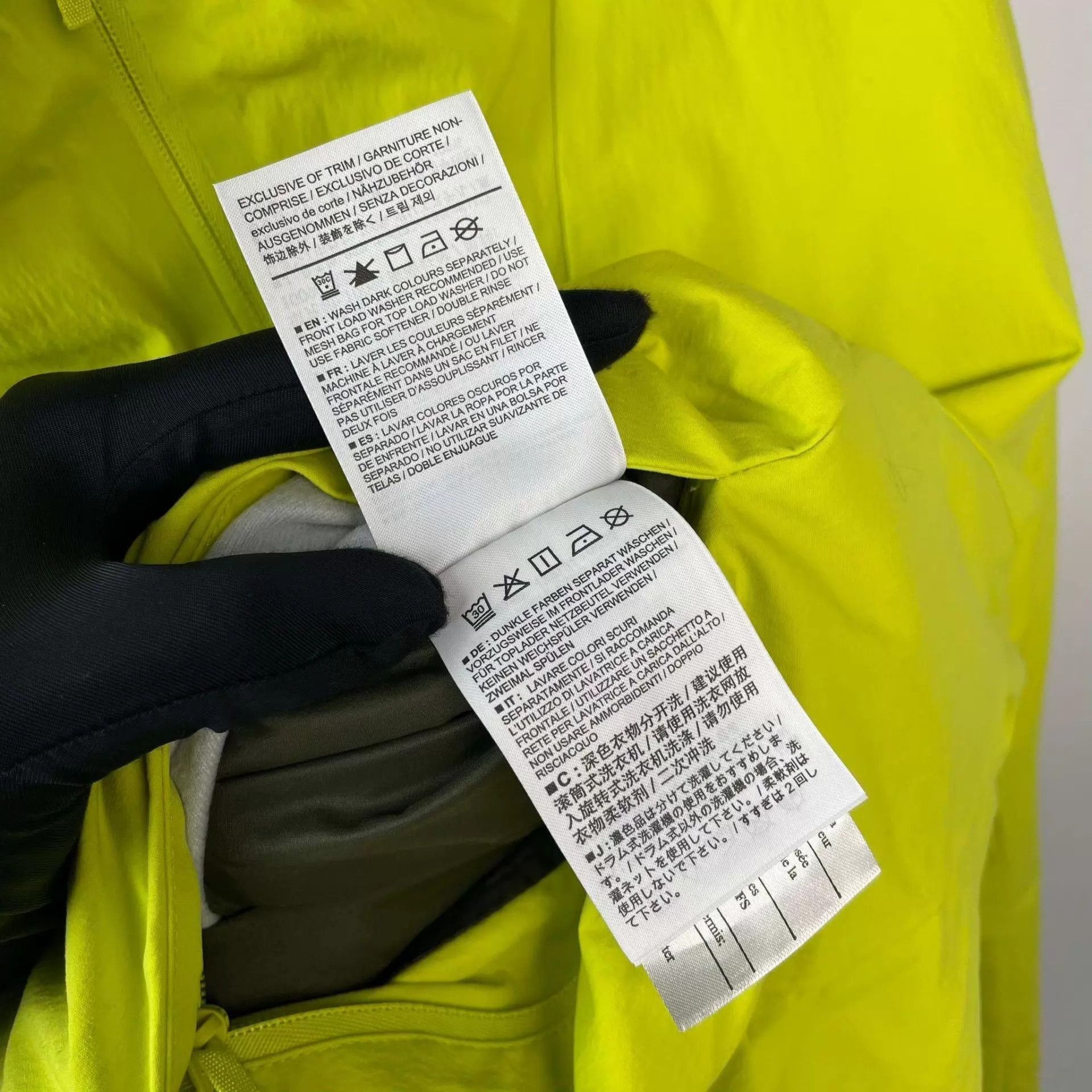 Arc'teryx Yellow Hooded Light Jacket Size M Size US M / EU 48-50 / 2 - 5 Thumbnail